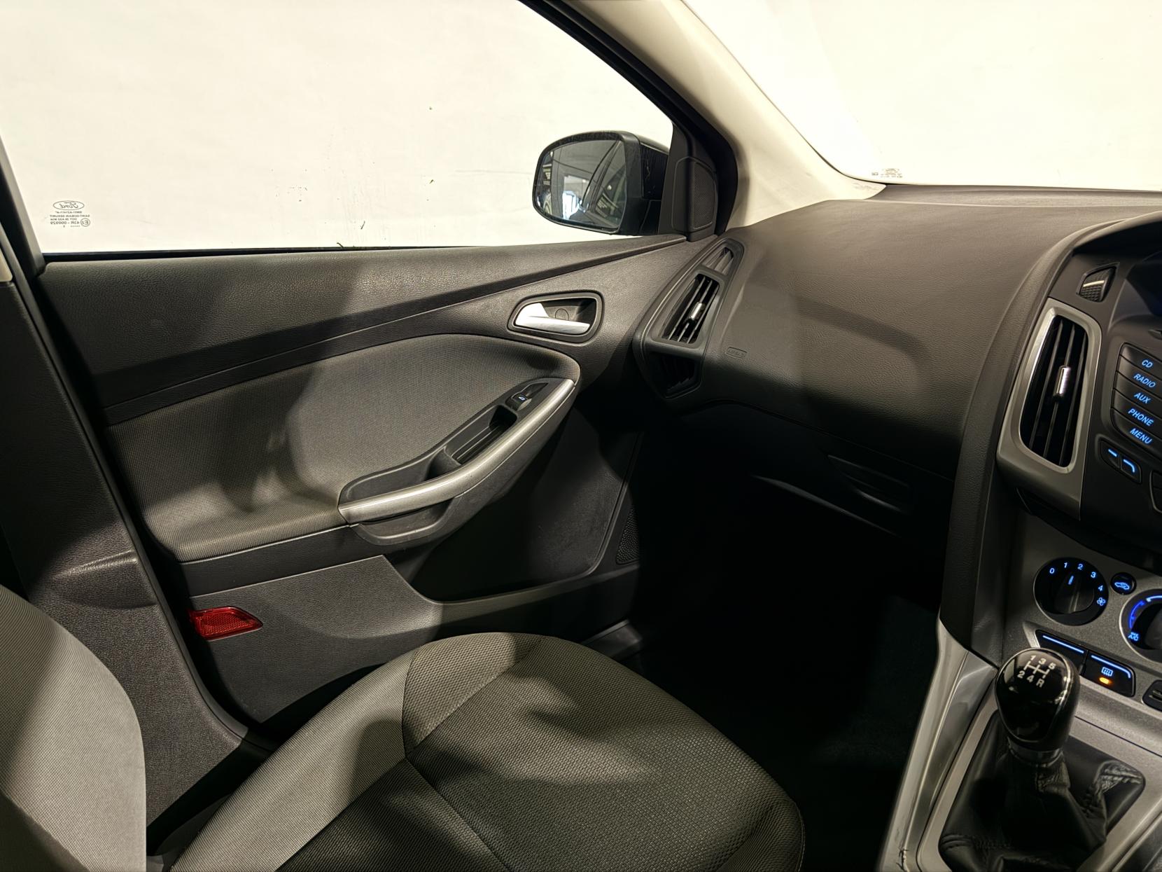 Ford Focus 1.6 Edge Hatchback 5dr Petrol Manual Euro 5 (105 ps)