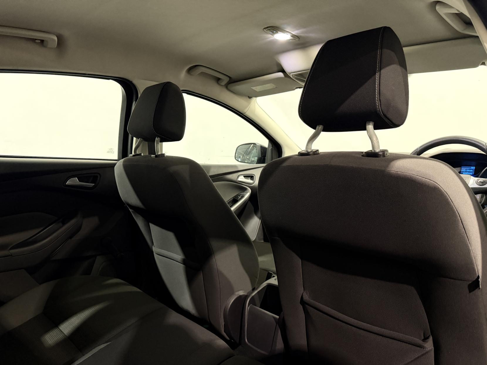 Ford Focus 1.6 Edge Hatchback 5dr Petrol Manual Euro 5 (105 ps)