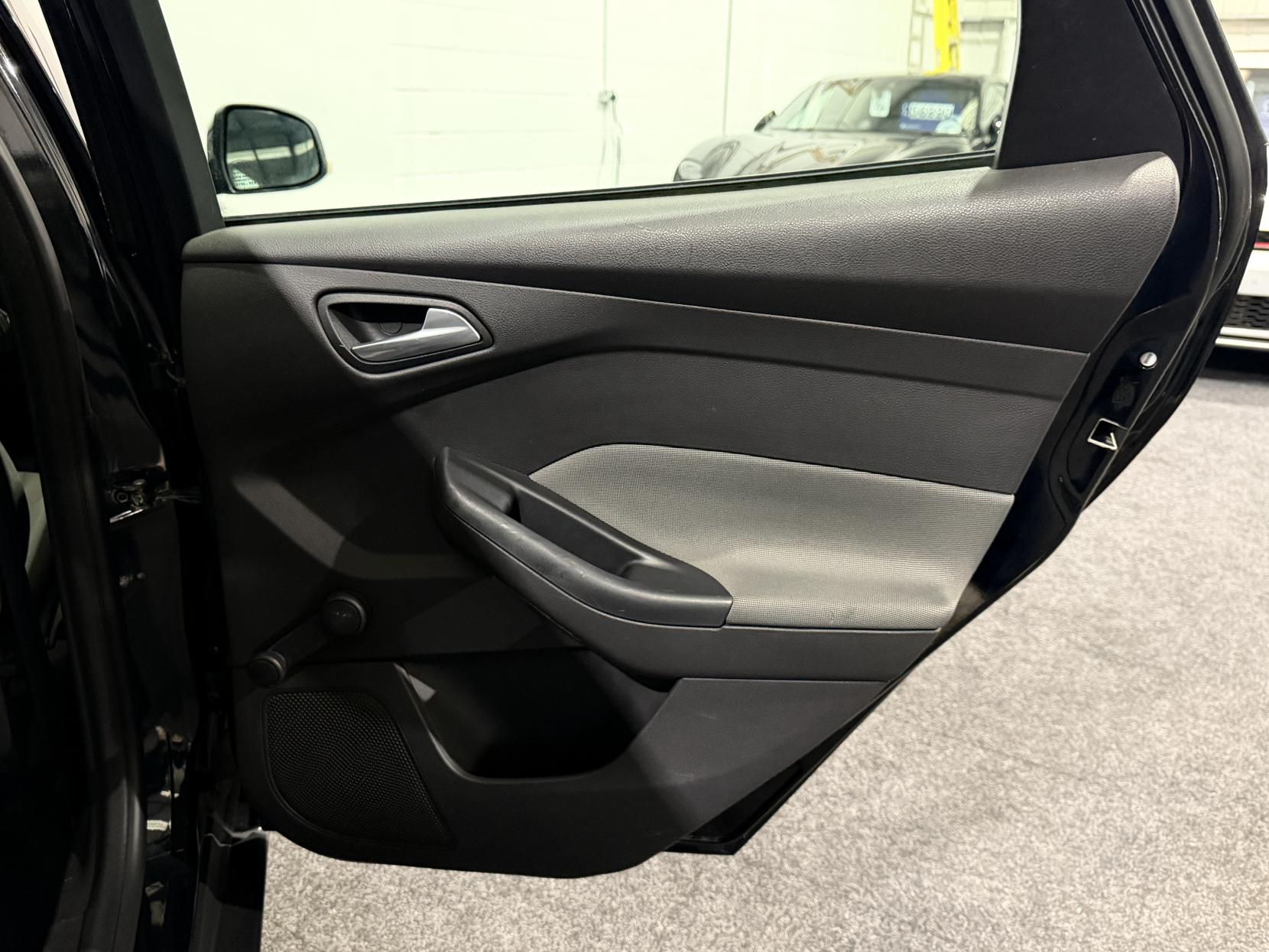 Ford Focus 1.6 Edge Hatchback 5dr Petrol Manual Euro 5 (105 ps)