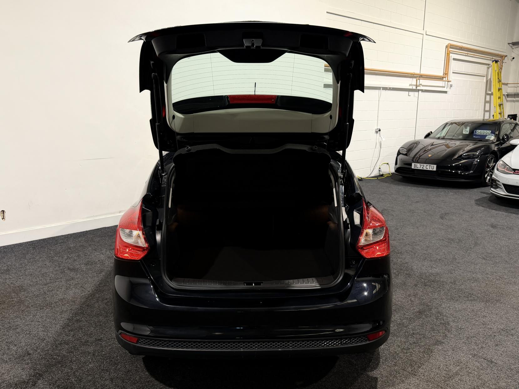 Ford Focus 1.6 Edge Hatchback 5dr Petrol Manual Euro 5 (105 ps)