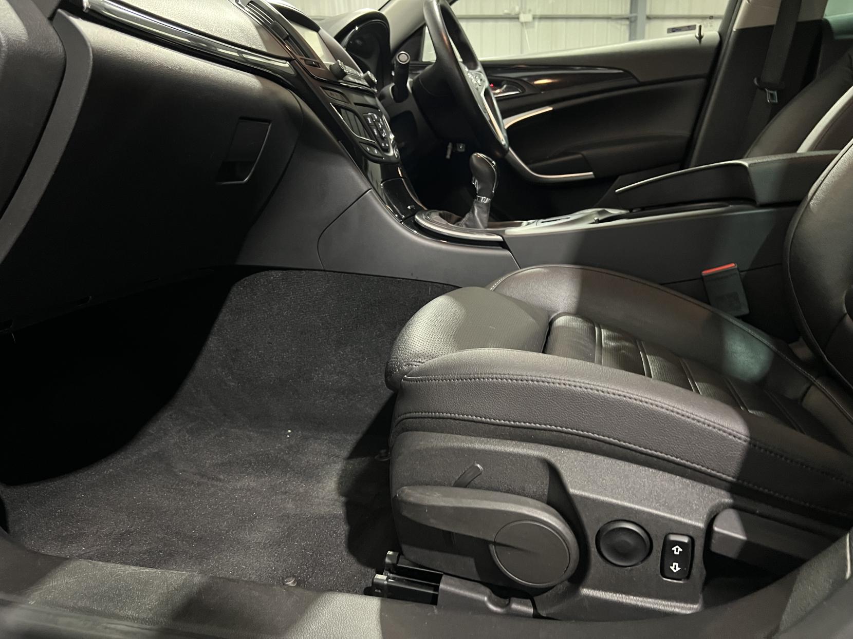 Vauxhall Insignia 2.0 CDTi ecoFLEX Elite Nav Hatchback 5dr Diesel Manual Euro 6 (s/s) (170 ps)