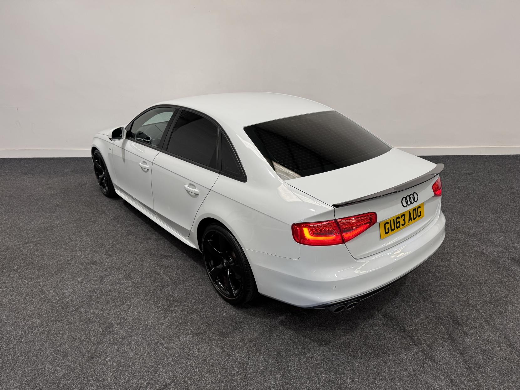 Audi A4 2.0 TDI Black Edition Saloon 4dr Diesel Manual Euro 5 (s/s) (177 ps)