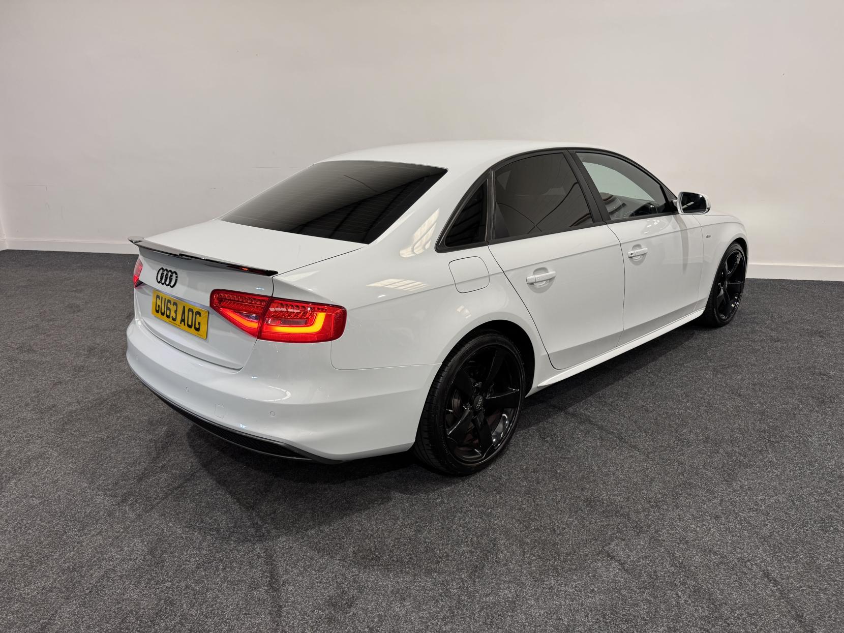 Audi A4 2.0 TDI Black Edition Saloon 4dr Diesel Manual Euro 5 (s/s) (177 ps)