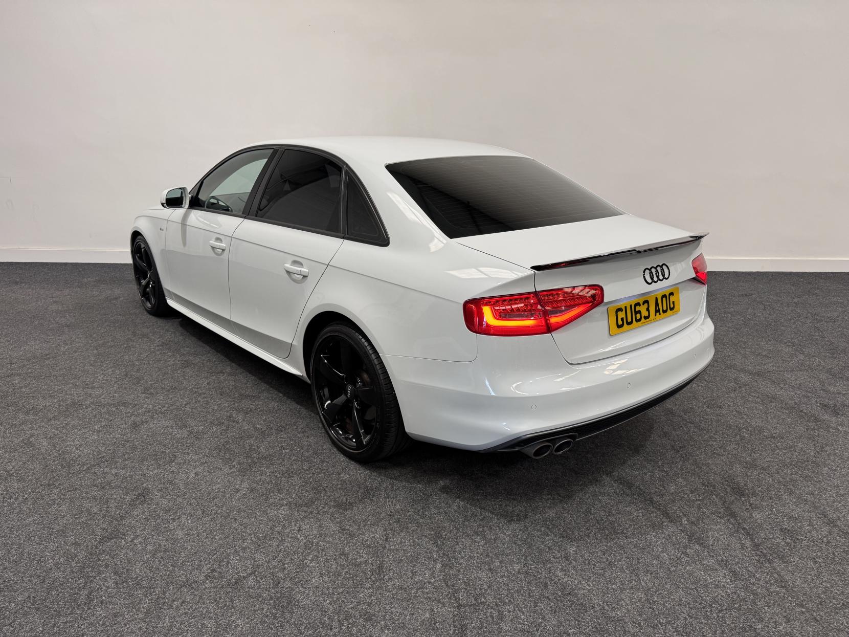 Audi A4 2.0 TDI Black Edition Saloon 4dr Diesel Manual Euro 5 (s/s) (177 ps)