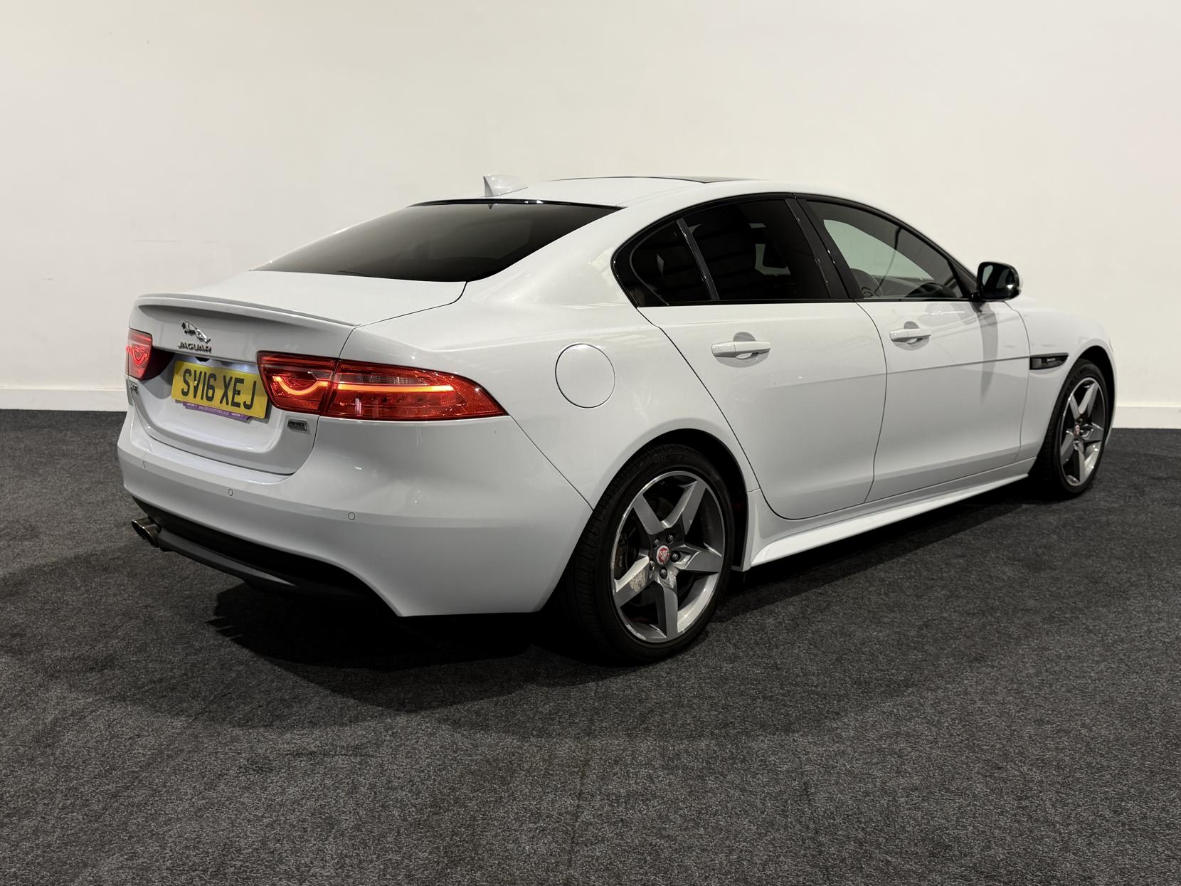 Jaguar XE 2.0d R-Sport Saloon 4dr Diesel Auto AWD Euro 6 (s/s) (180 ps)