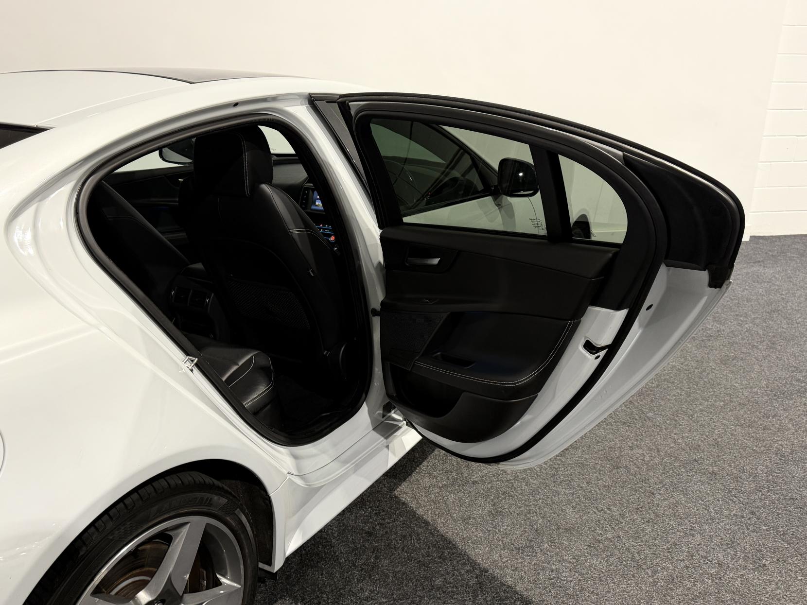 Jaguar XE 2.0d R-Sport Saloon 4dr Diesel Auto AWD Euro 6 (s/s) (180 ps)