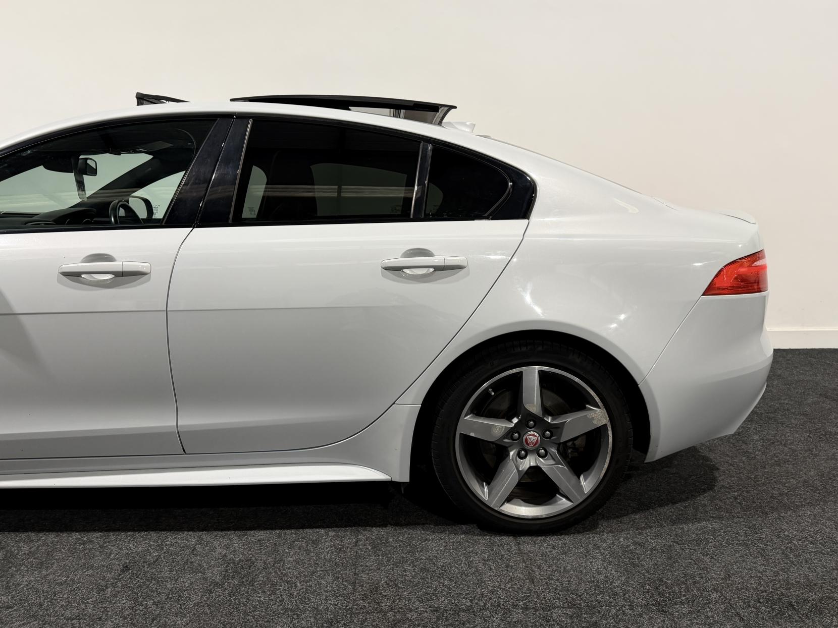 Jaguar XE 2.0d R-Sport Saloon 4dr Diesel Auto AWD Euro 6 (s/s) (180 ps)