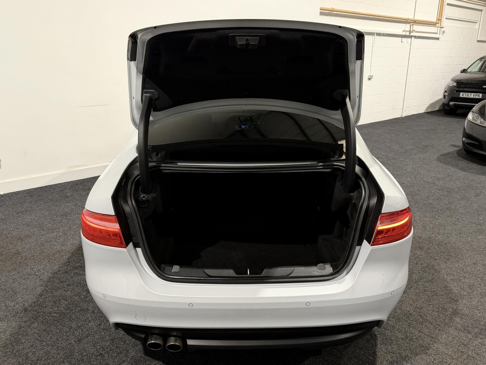 Jaguar XE 2.0d R-Sport Saloon 4dr Diesel Auto AWD Euro 6 (s/s) (180 ps)