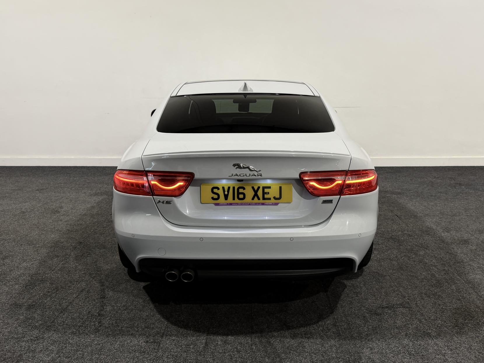 Jaguar XE 2.0d R-Sport Saloon 4dr Diesel Auto AWD Euro 6 (s/s) (180 ps)
