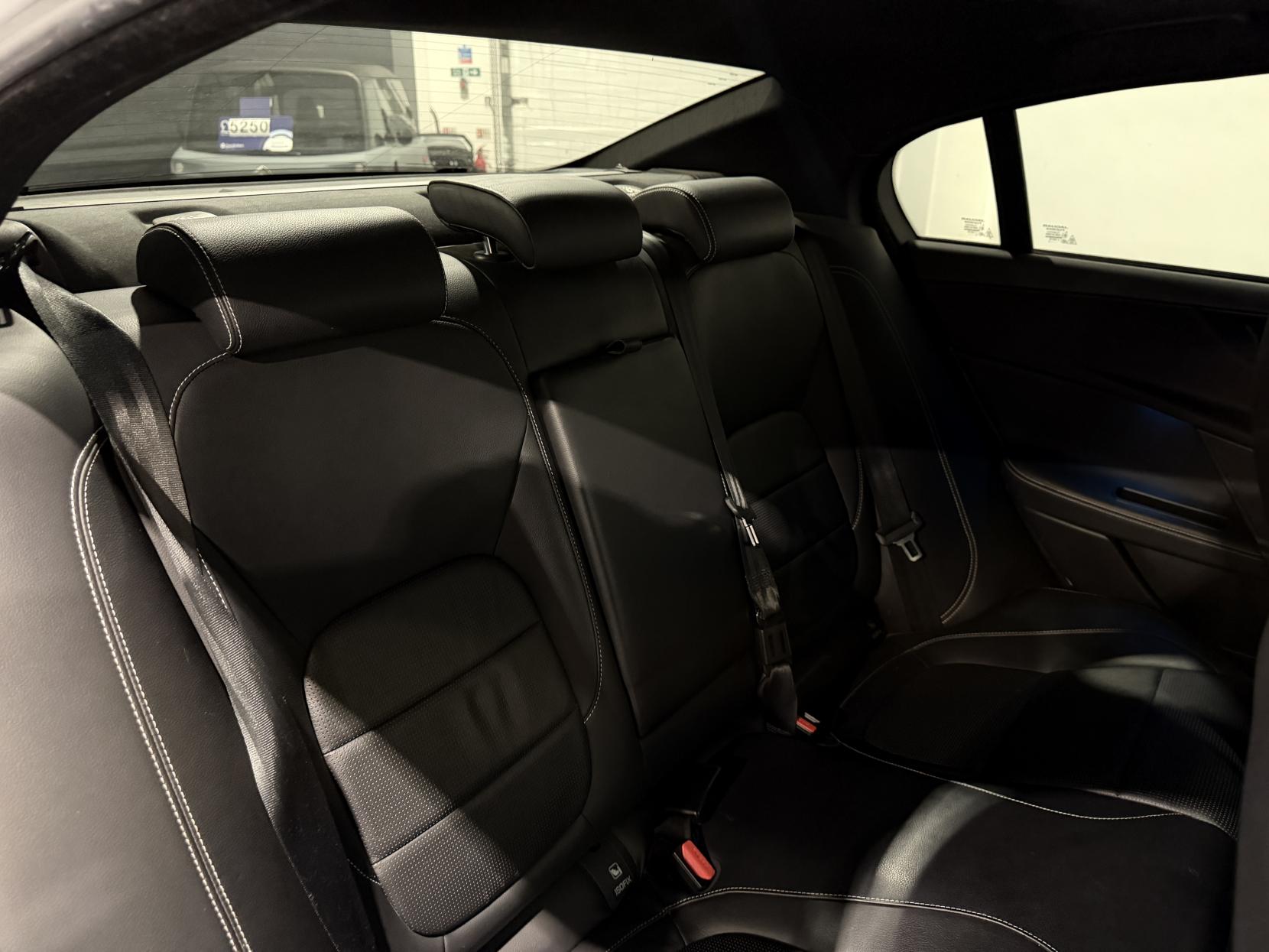 Jaguar XE 2.0d R-Sport Saloon 4dr Diesel Auto AWD Euro 6 (s/s) (180 ps)
