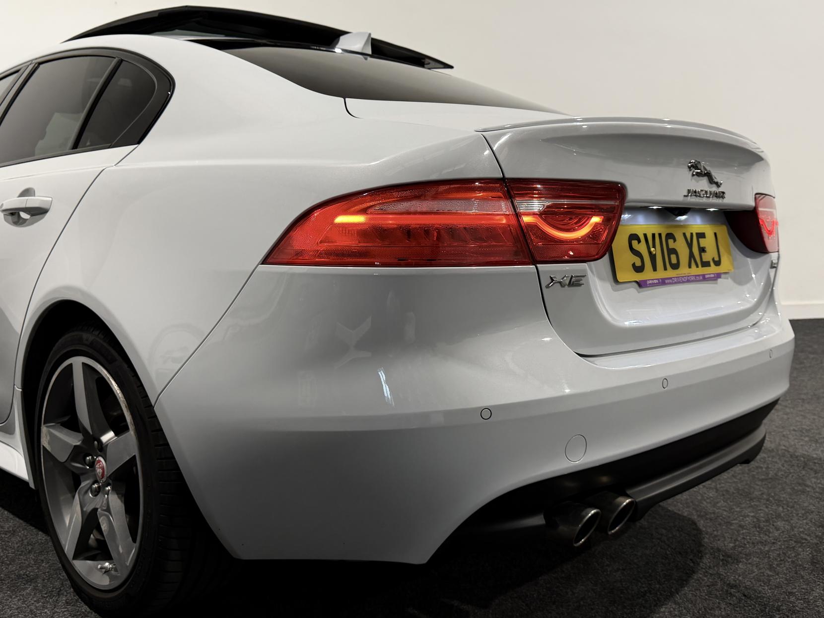 Jaguar XE 2.0d R-Sport Saloon 4dr Diesel Auto AWD Euro 6 (s/s) (180 ps)