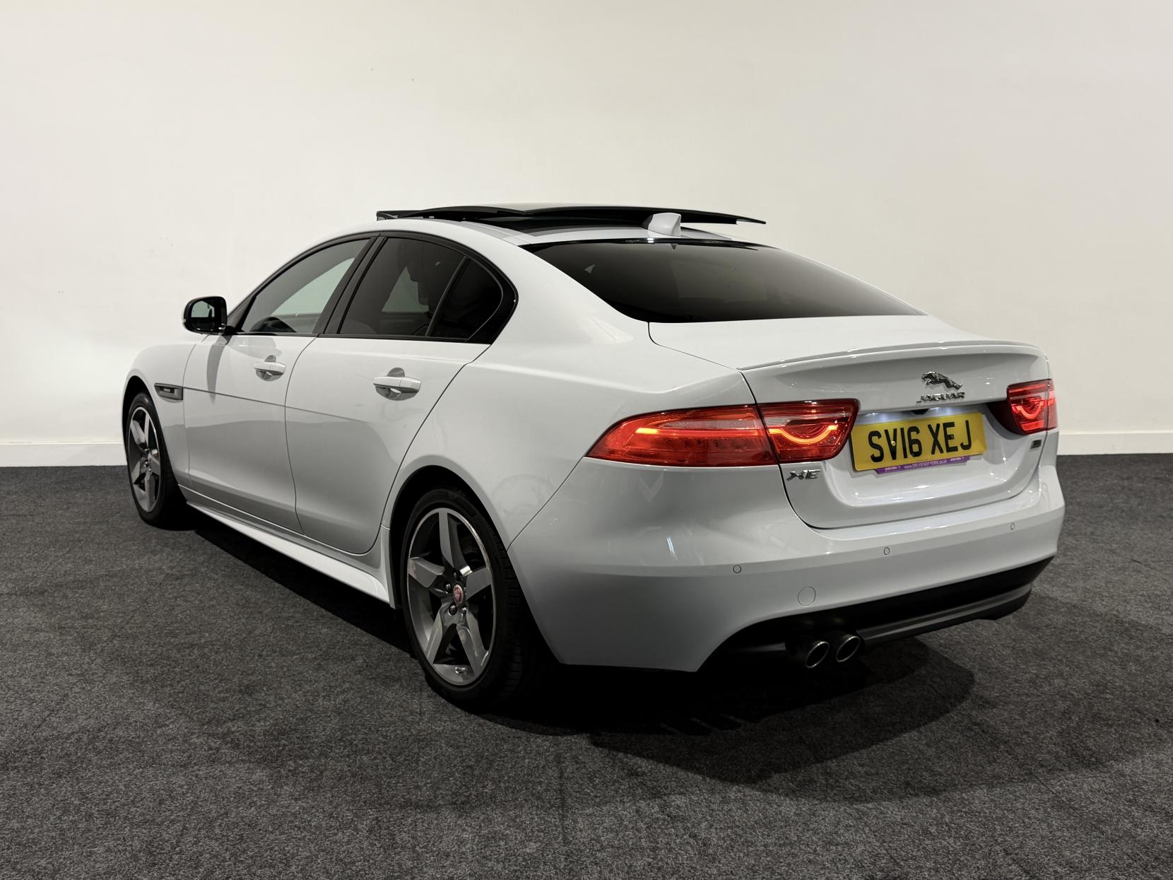 Jaguar XE 2.0d R-Sport Saloon 4dr Diesel Auto AWD Euro 6 (s/s) (180 ps)
