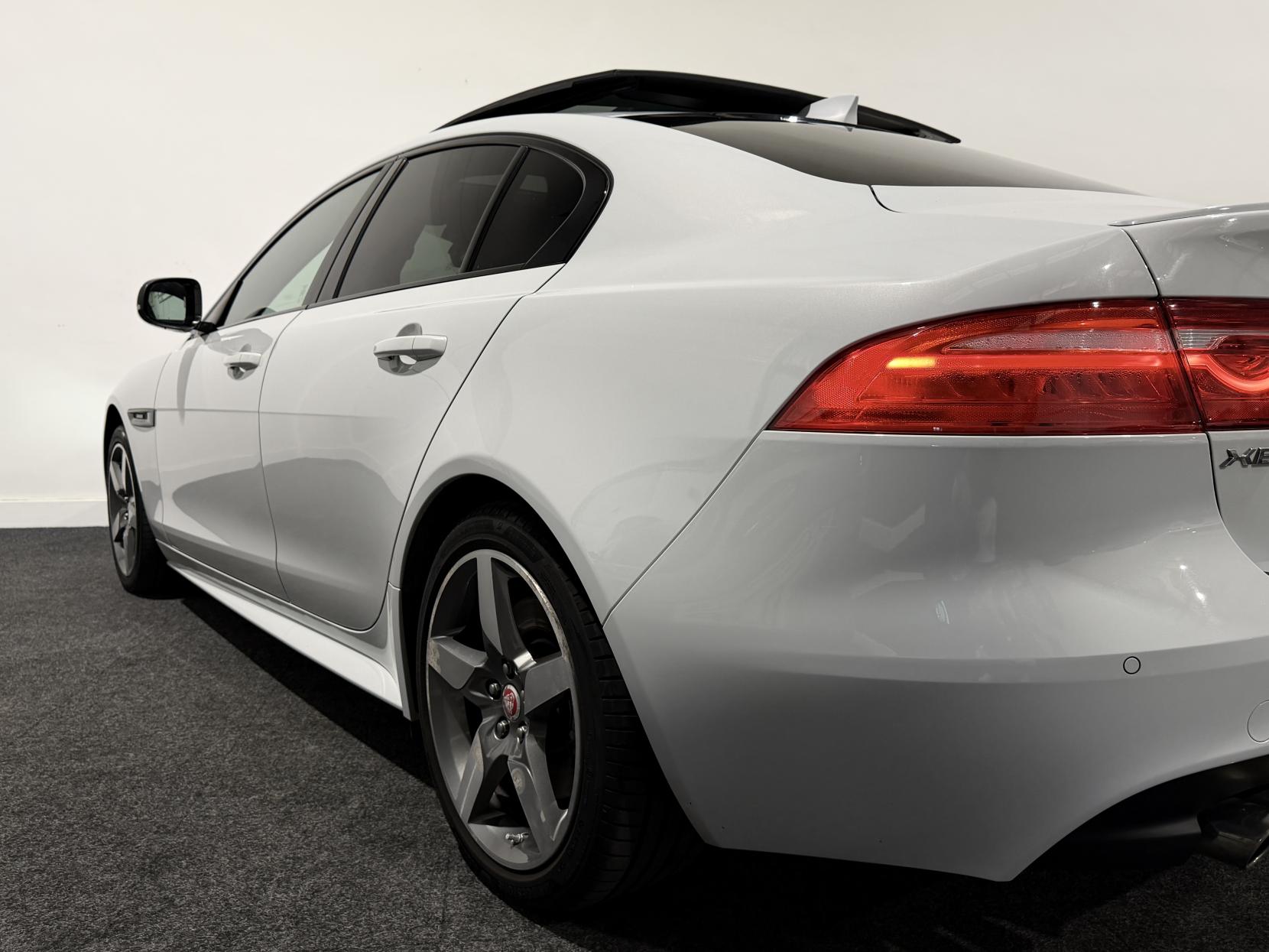 Jaguar XE 2.0d R-Sport Saloon 4dr Diesel Auto AWD Euro 6 (s/s) (180 ps)