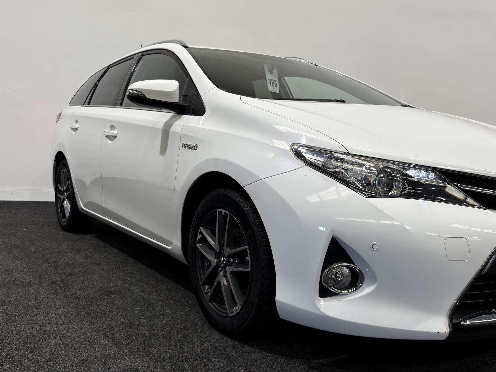 Toyota Auris 1.8 VVT-h Icon+ Touring Sports 5dr Petrol Hybrid CVT Euro 5 (s/s) (136 ps)