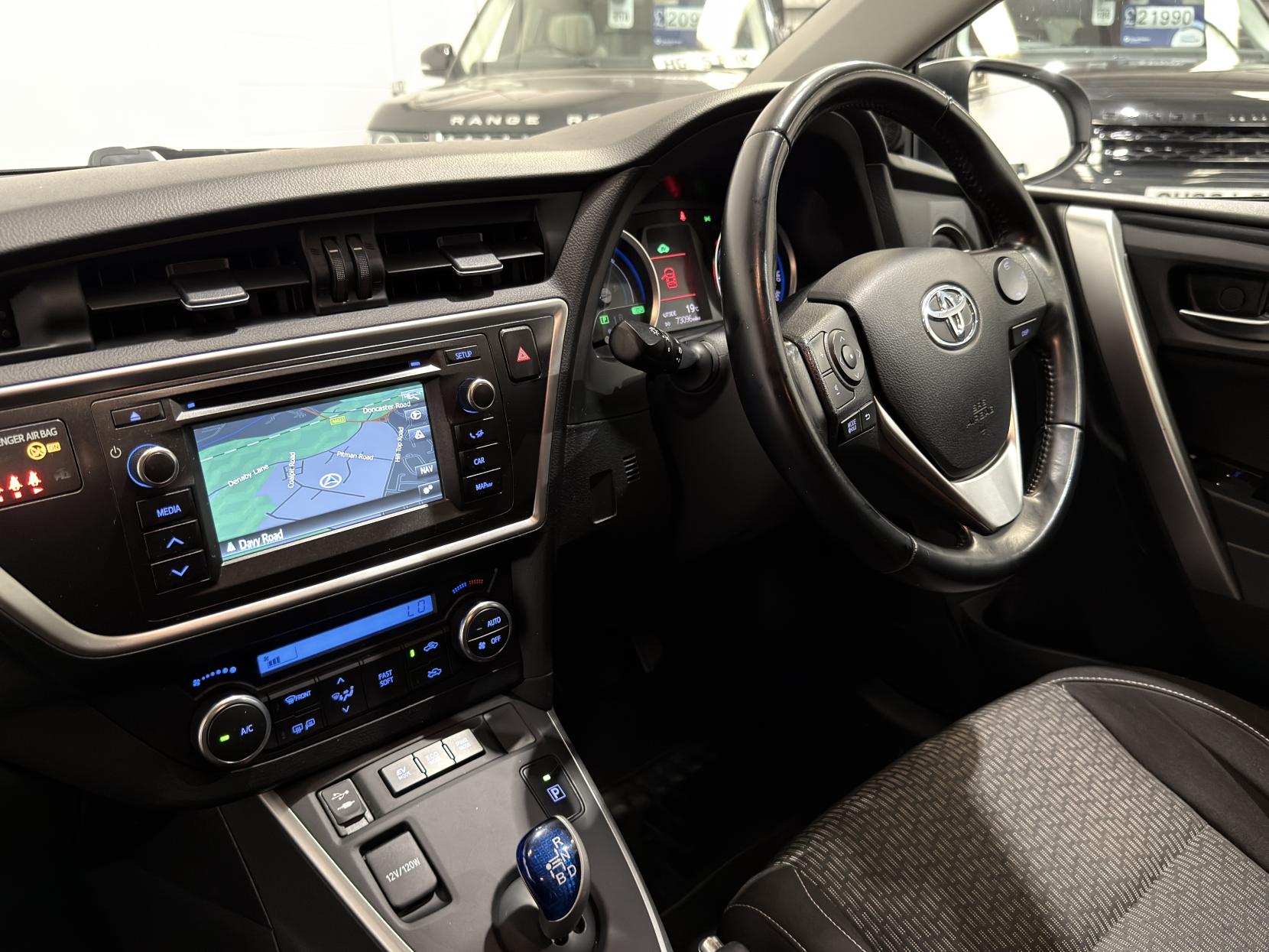 Toyota Auris 1.8 VVT-h Icon+ Touring Sports 5dr Petrol Hybrid CVT Euro 5 (s/s) (136 ps)
