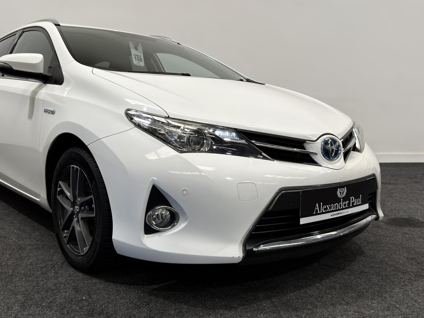 Toyota Auris 1.8 VVT-h Icon+ Touring Sports 5dr Petrol Hybrid CVT Euro 5 (s/s) (136 ps)