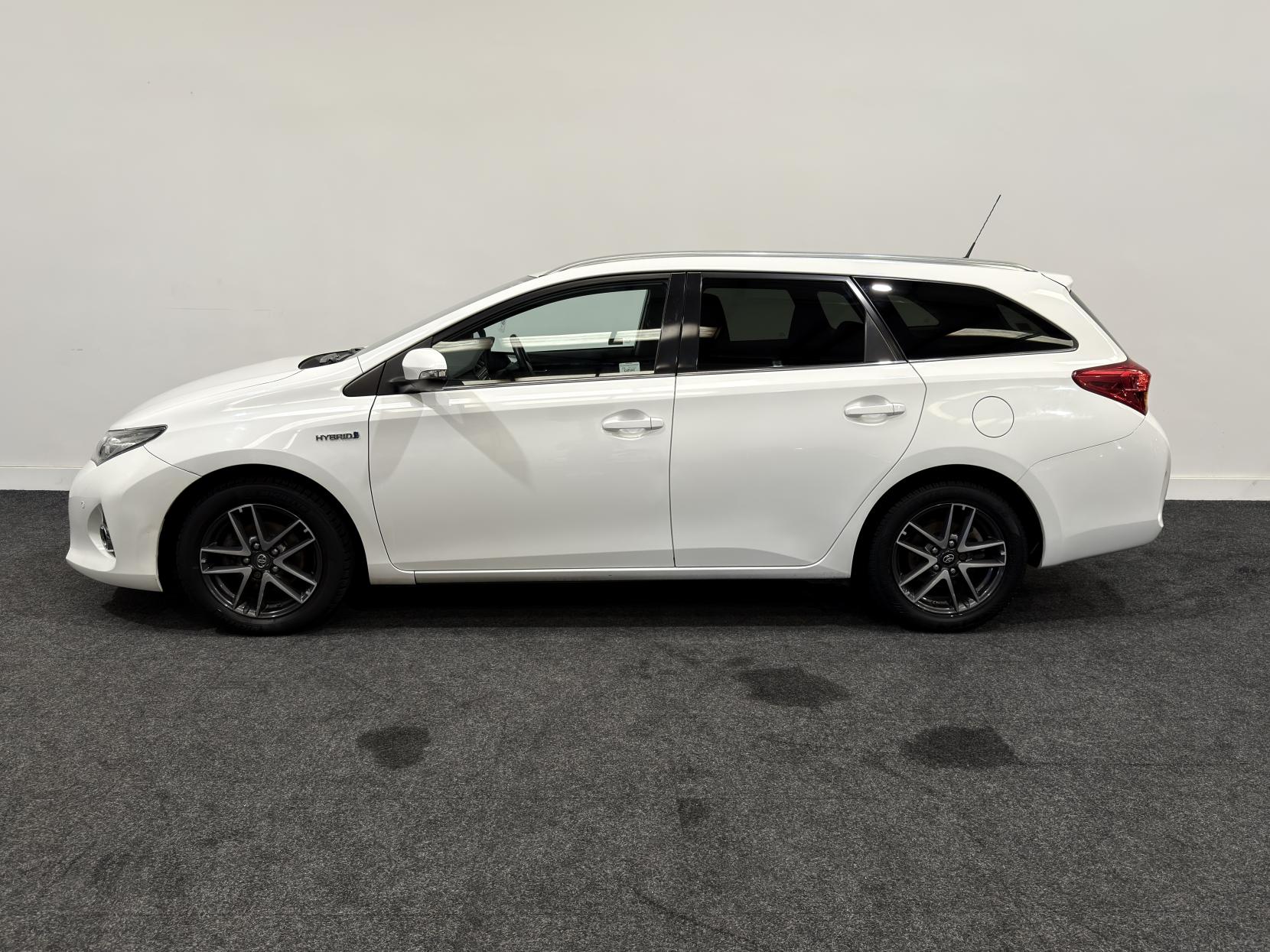 Toyota Auris 1.8 VVT-h Icon+ Touring Sports 5dr Petrol Hybrid CVT Euro 5 (s/s) (136 ps)