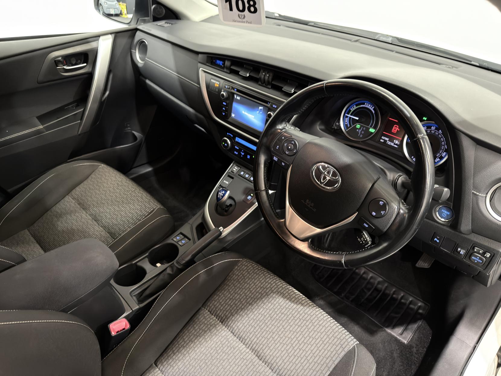 Toyota Auris 1.8 VVT-h Icon+ Touring Sports 5dr Petrol Hybrid CVT Euro 5 (s/s) (136 ps)