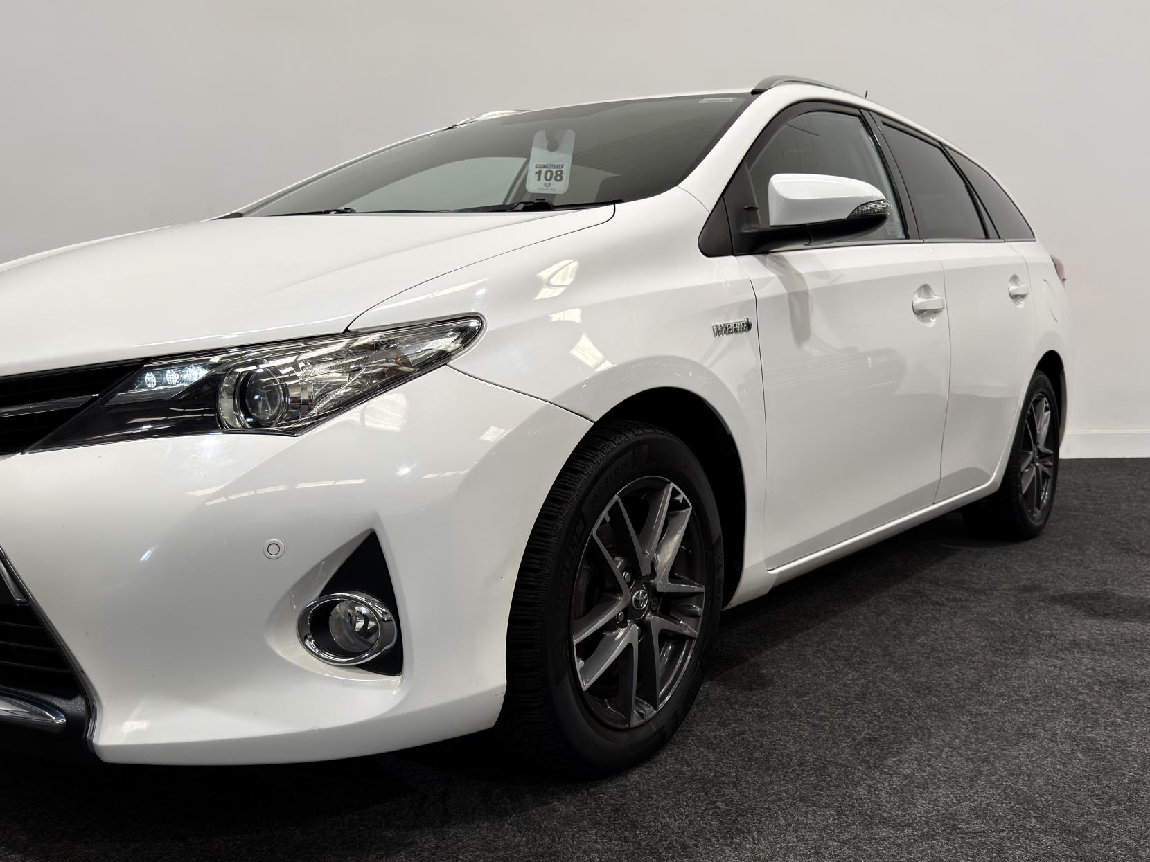 Toyota Auris 1.8 VVT-h Icon+ Touring Sports 5dr Petrol Hybrid CVT Euro 5 (s/s) (136 ps)