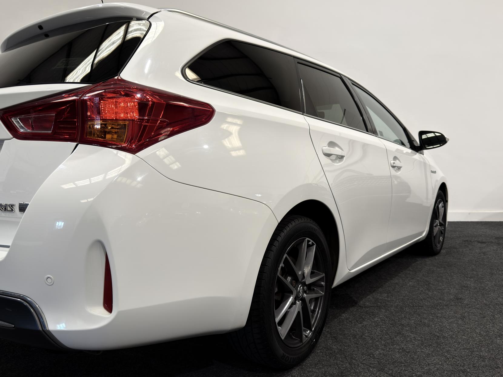 Toyota Auris 1.8 VVT-h Icon+ Touring Sports 5dr Petrol Hybrid CVT Euro 5 (s/s) (136 ps)