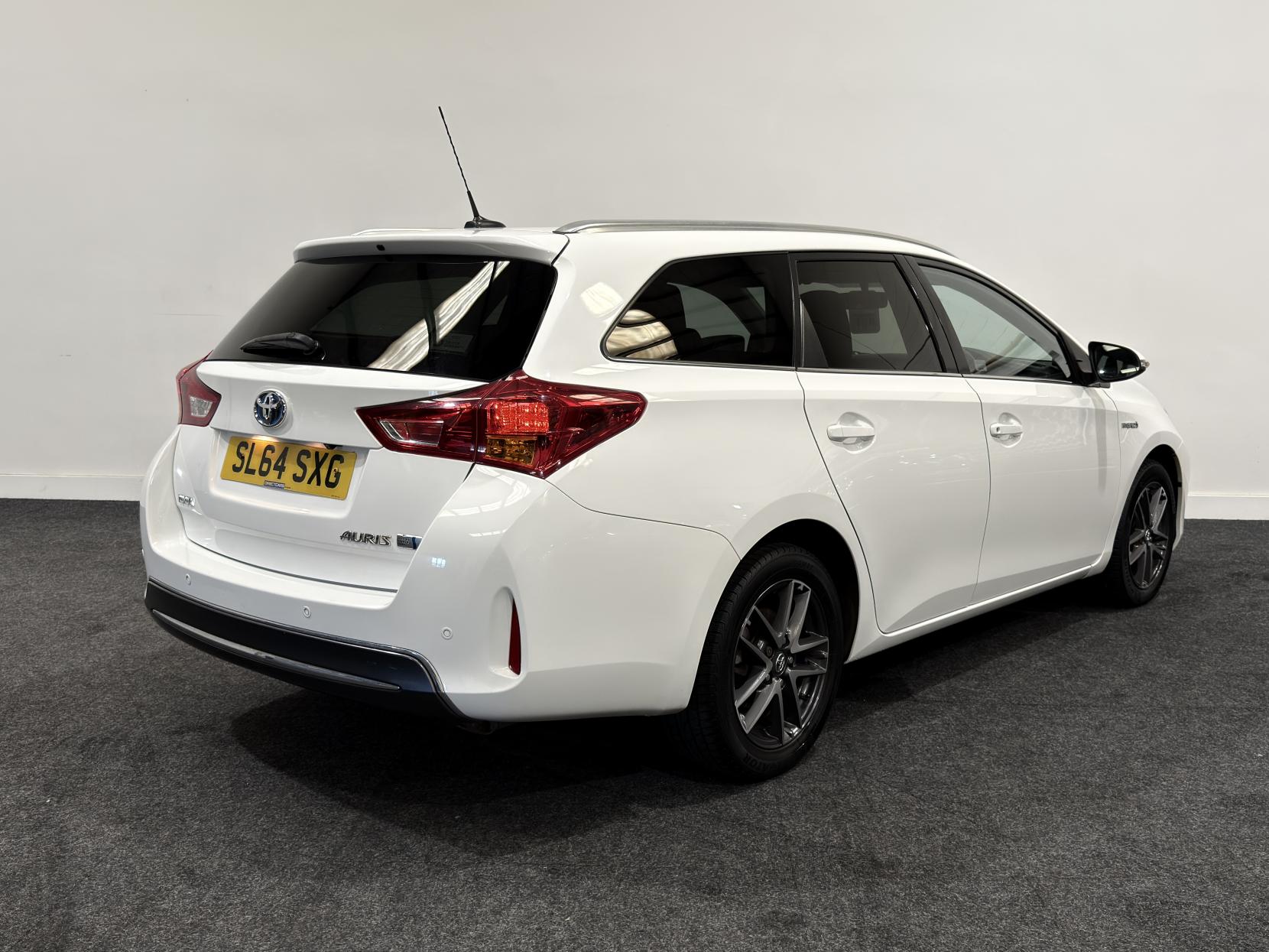 Toyota Auris 1.8 VVT-h Icon+ Touring Sports 5dr Petrol Hybrid CVT Euro 5 (s/s) (136 ps)