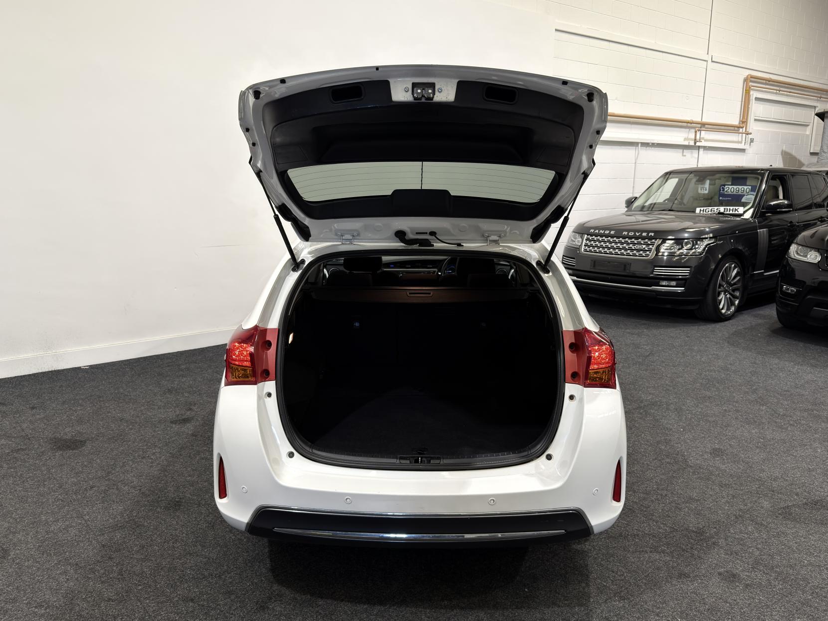 Toyota Auris 1.8 VVT-h Icon+ Touring Sports 5dr Petrol Hybrid CVT Euro 5 (s/s) (136 ps)