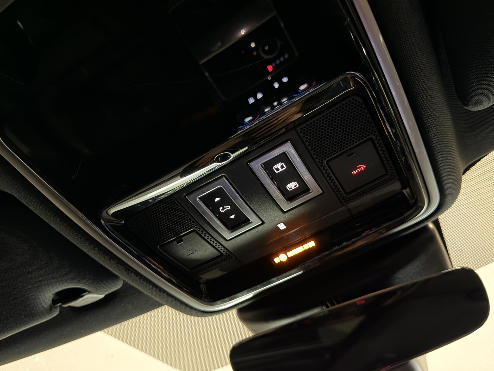 Land Rover Range Rover Velar 2.0 D180 R-Dynamic SE SUV 5dr Diesel Auto 4WD Euro 6 (s/s) (180 ps)