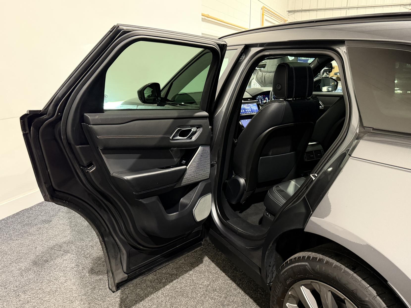 Land Rover Range Rover Velar 2.0 D180 R-Dynamic SE SUV 5dr Diesel Auto 4WD Euro 6 (s/s) (180 ps)