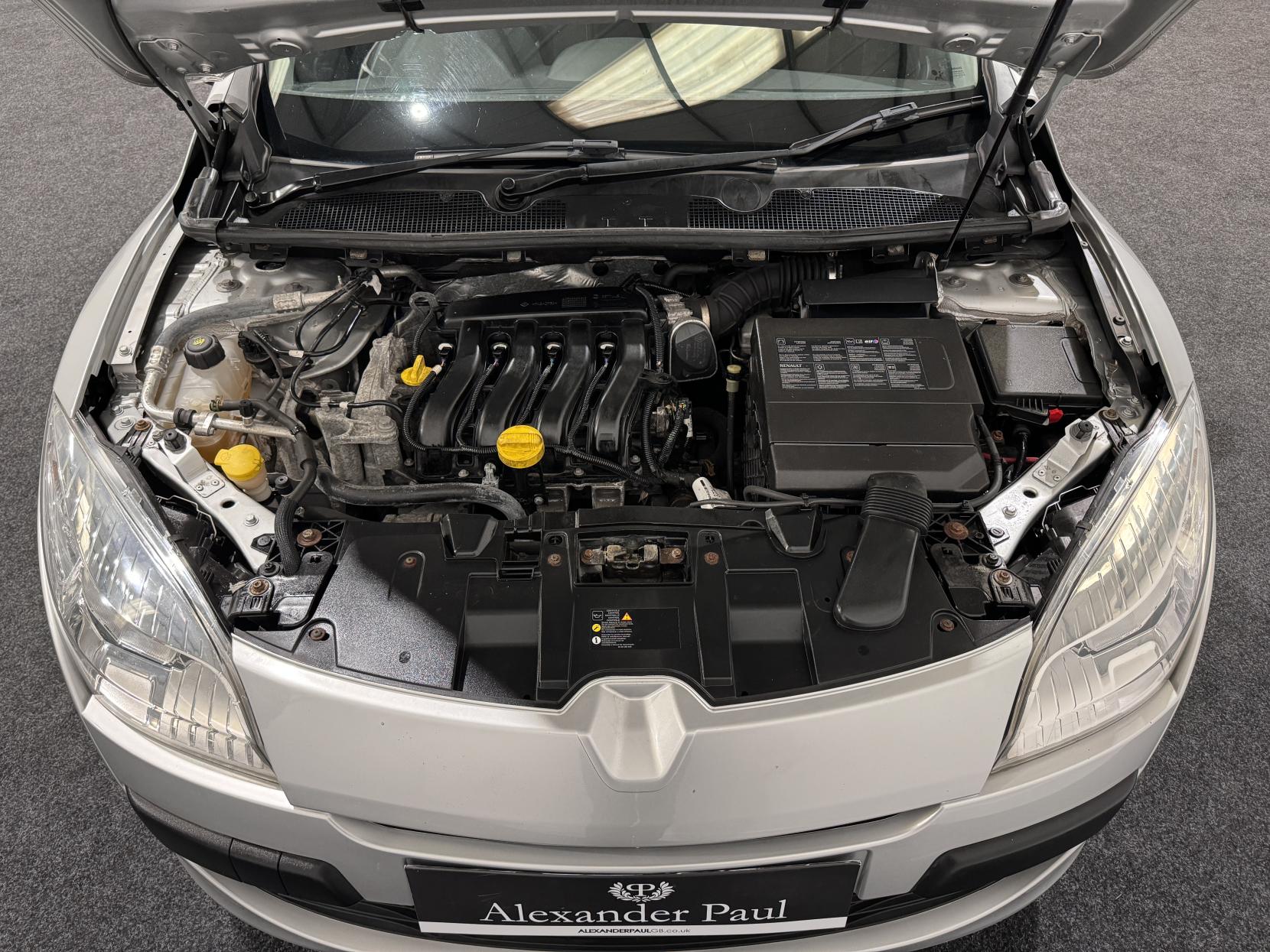 Renault Megane 1.6 16V Dynamique Hatchback 5dr Petrol Manual Euro 5 (110 ps)