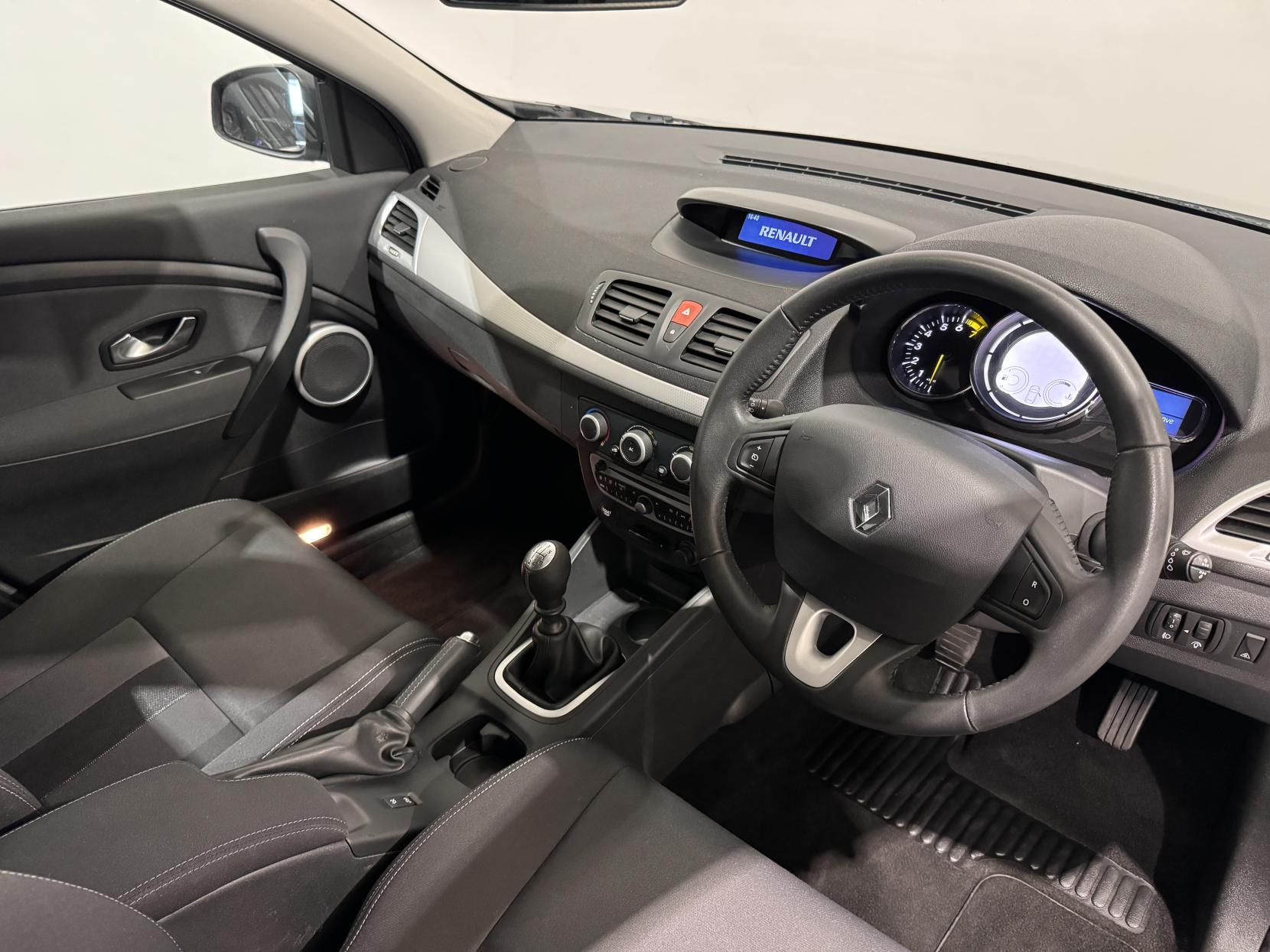 Renault Megane 1.6 16V Dynamique Hatchback 5dr Petrol Manual Euro 5 (110 ps)
