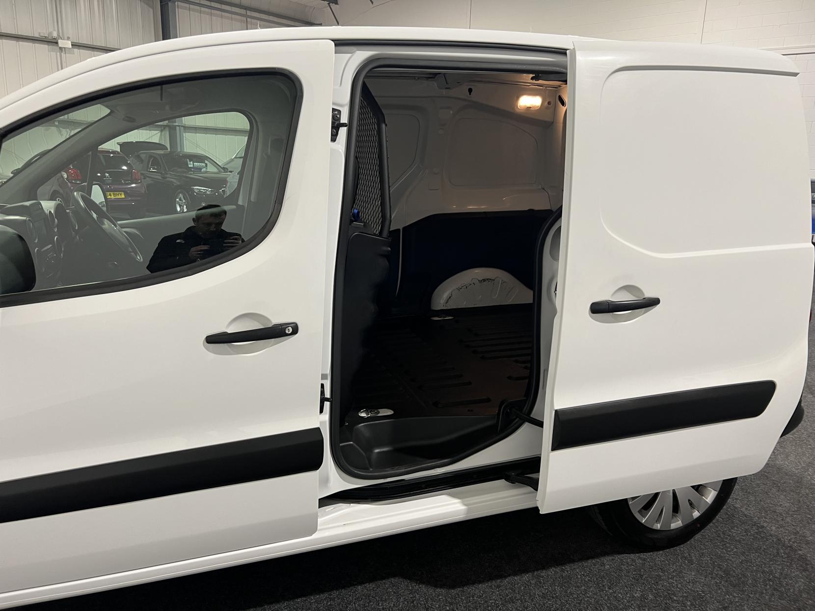 Citroen Berlingo 1.6 BlueHDi 625 Enterprise Panel Van 5dr Diesel Manual L1 (112 g/km, 75 bhp)