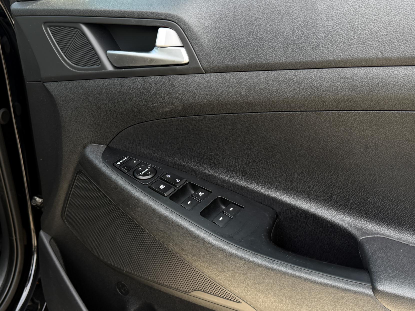 Hyundai TUCSON 1.7 CRDi Blue Drive Premium SUV 5dr Diesel DCT Euro 6 (s/s) (141 ps)