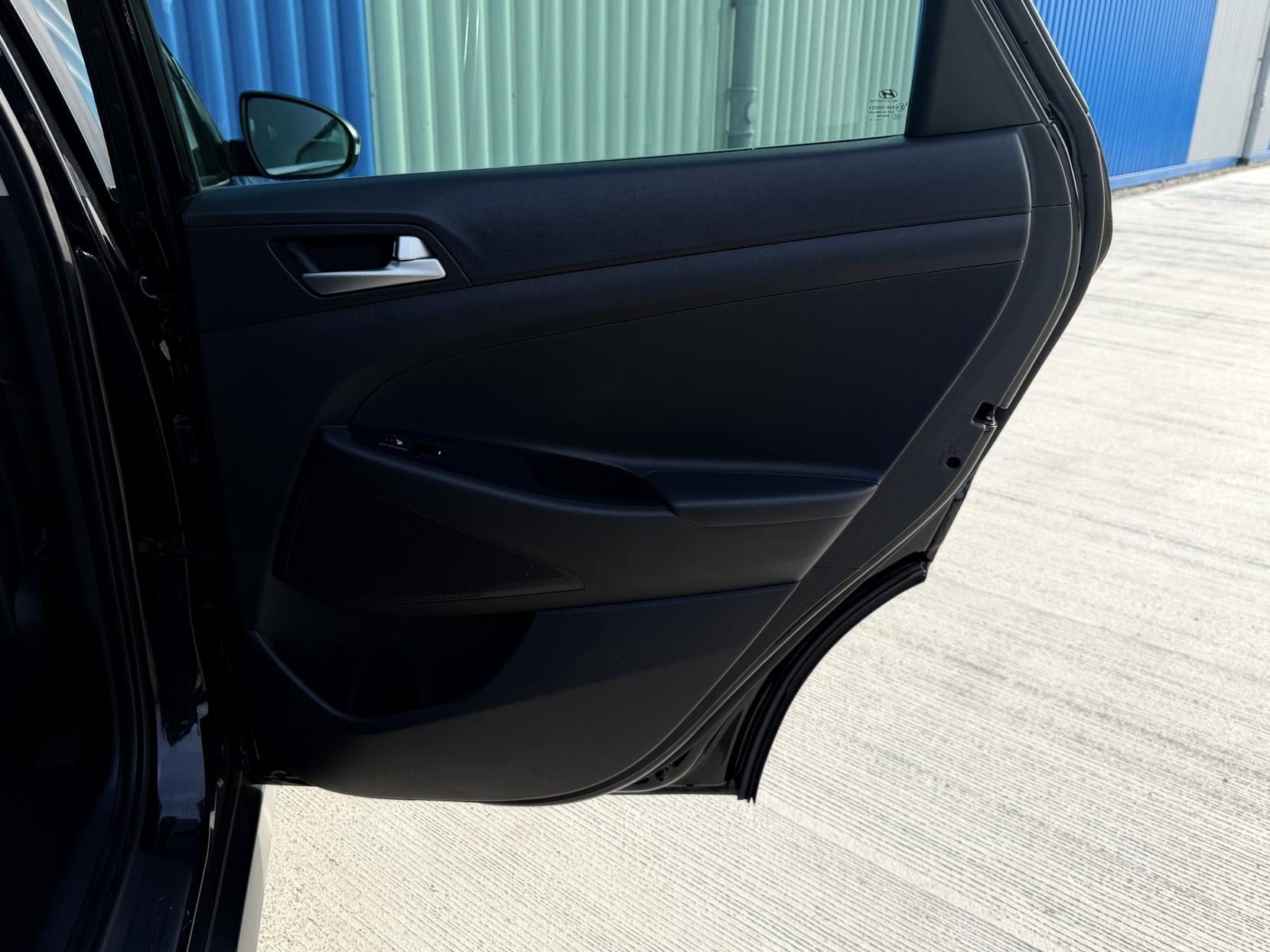 Hyundai TUCSON 1.7 CRDi Blue Drive Premium SUV 5dr Diesel DCT Euro 6 (s/s) (141 ps)