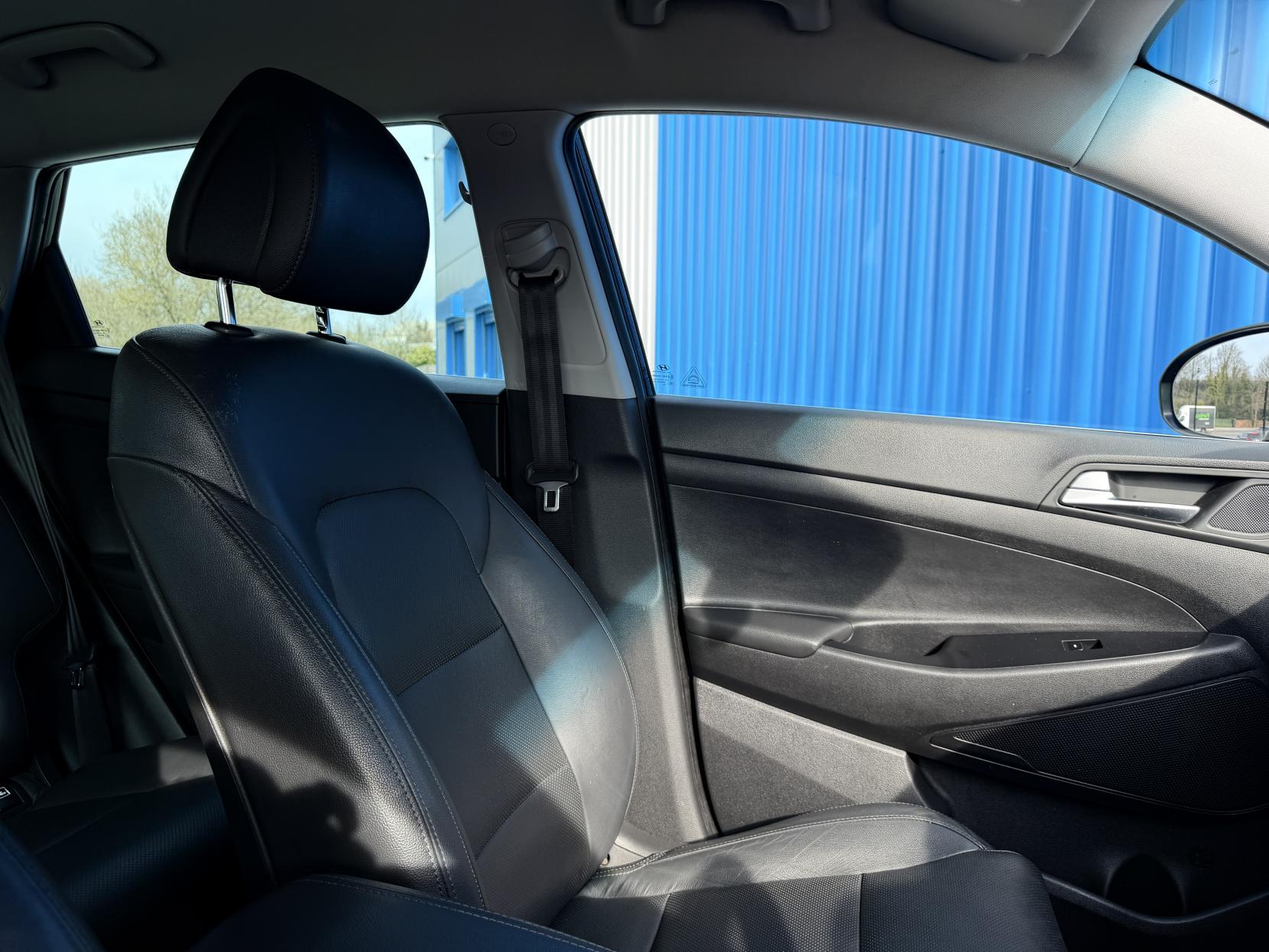 Hyundai TUCSON 1.7 CRDi Blue Drive Premium SUV 5dr Diesel DCT Euro 6 (s/s) (141 ps)