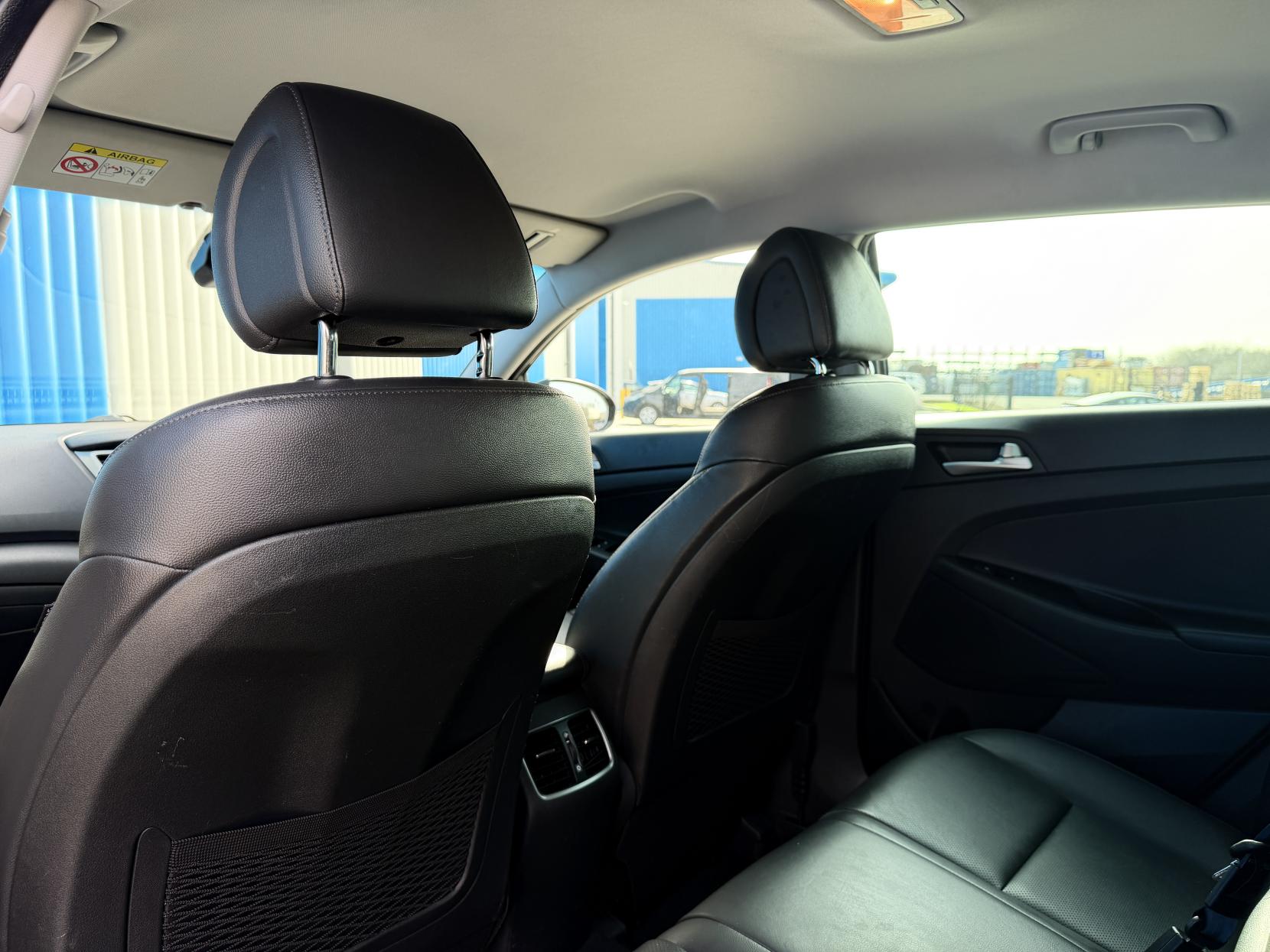 Hyundai TUCSON 1.7 CRDi Blue Drive Premium SUV 5dr Diesel DCT Euro 6 (s/s) (141 ps)