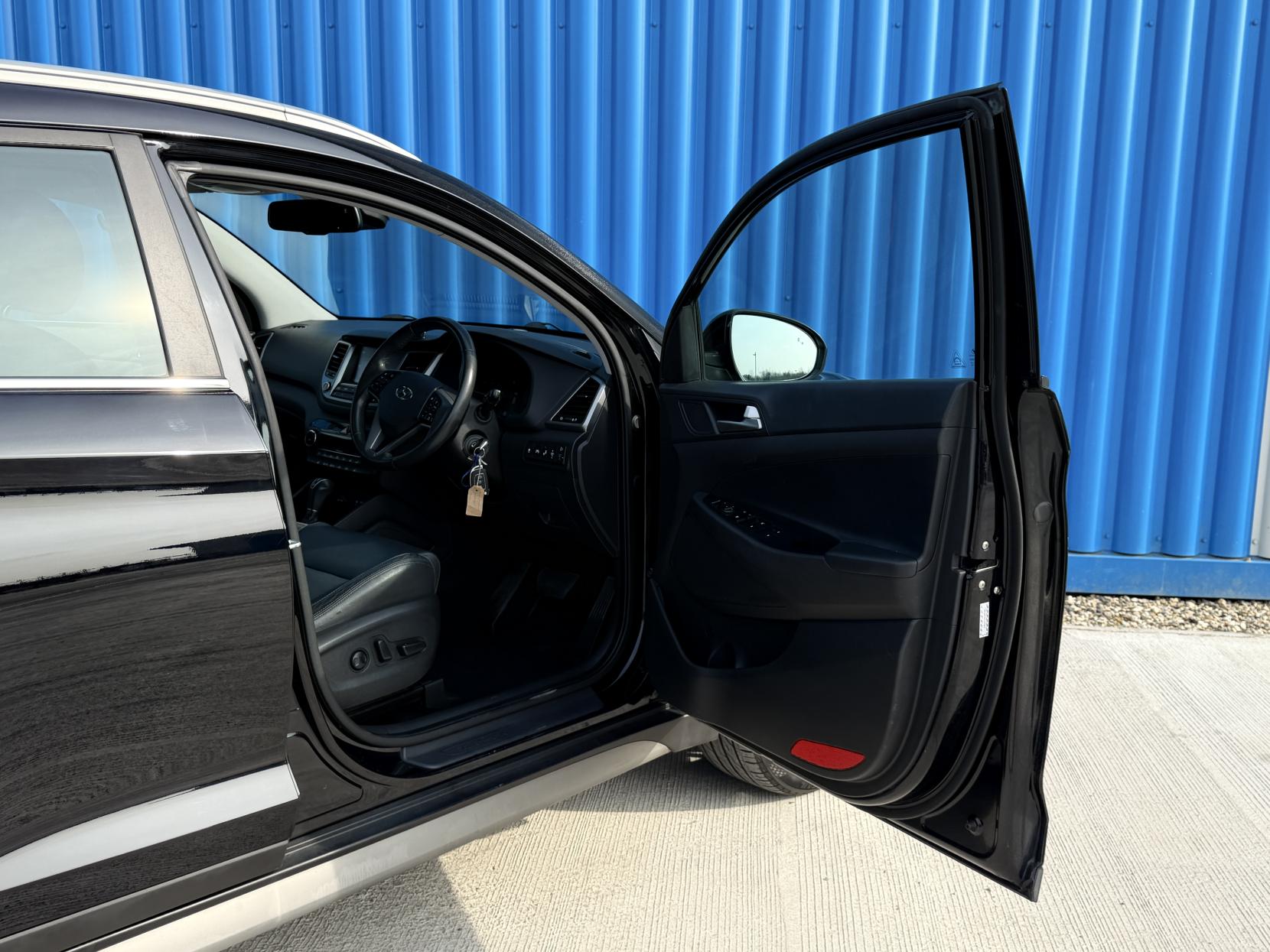 Hyundai TUCSON 1.7 CRDi Blue Drive Premium SUV 5dr Diesel DCT Euro 6 (s/s) (141 ps)