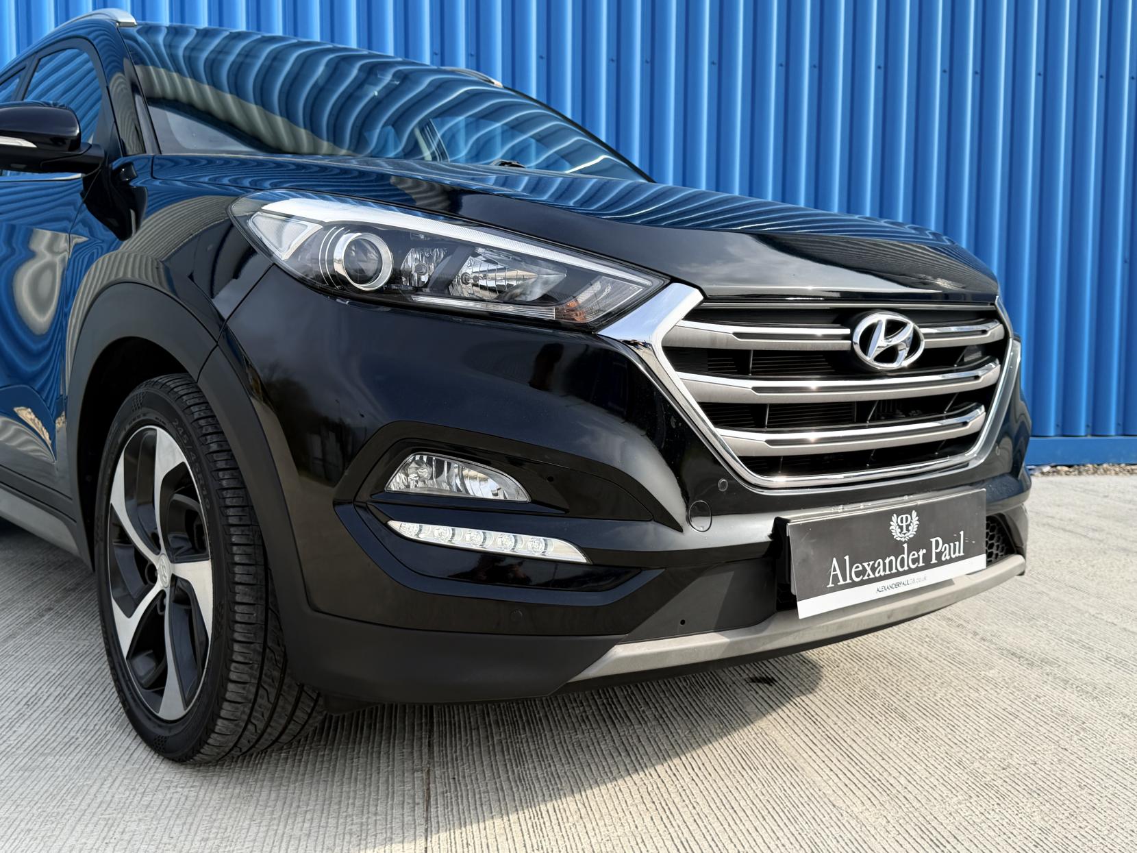 Hyundai TUCSON 1.7 CRDi Blue Drive Premium SUV 5dr Diesel DCT Euro 6 (s/s) (141 ps)