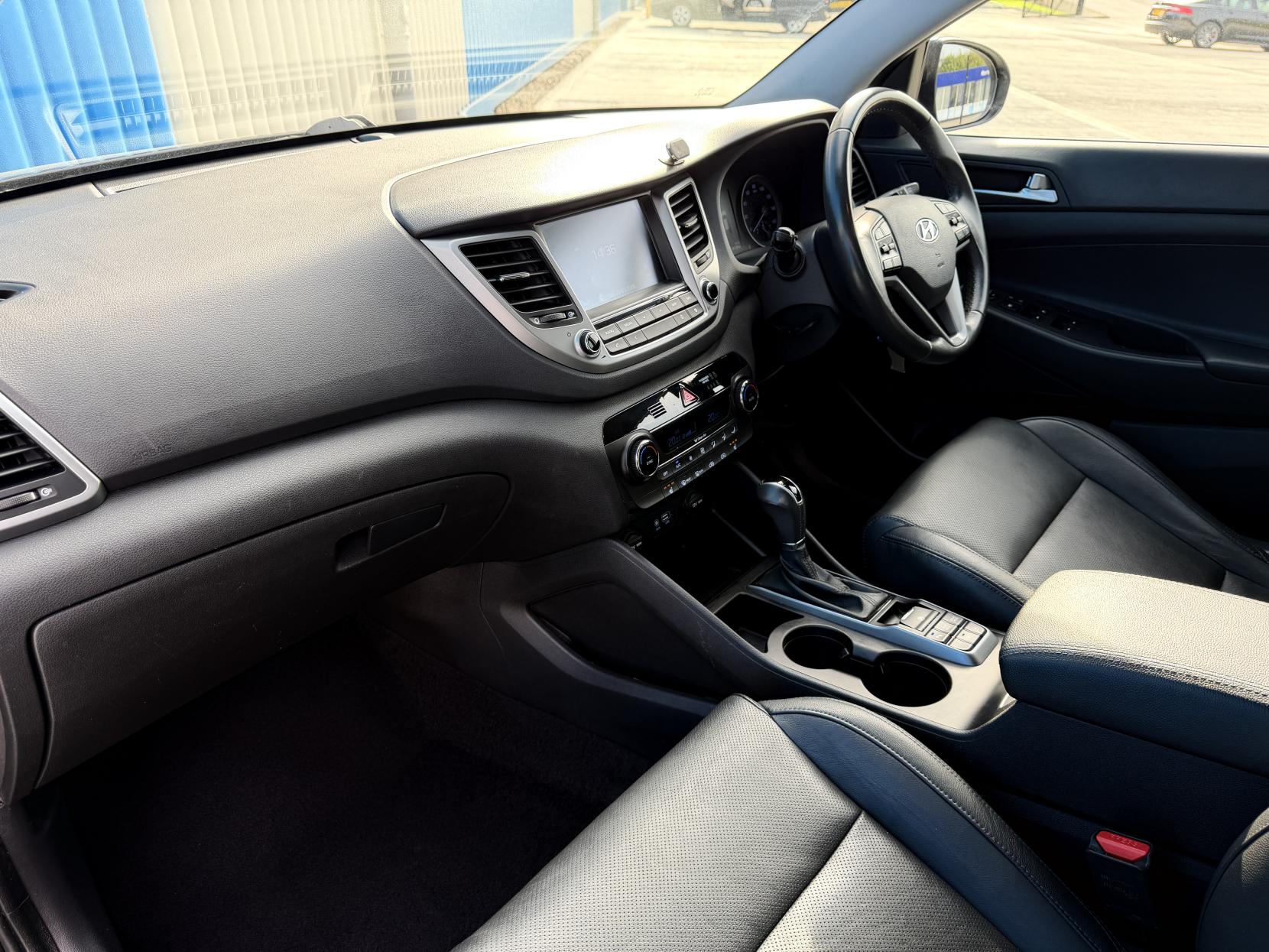 Hyundai TUCSON 1.7 CRDi Blue Drive Premium SUV 5dr Diesel DCT Euro 6 (s/s) (141 ps)