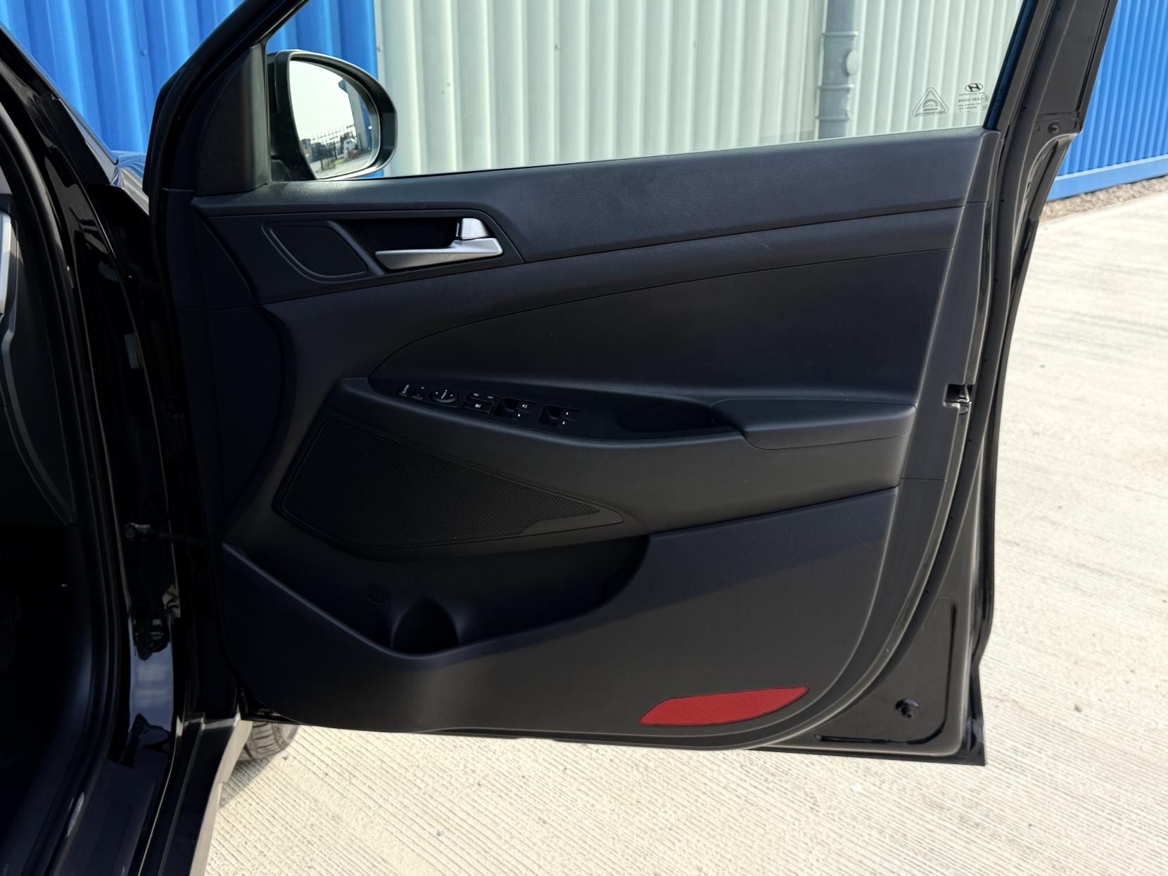 Hyundai TUCSON 1.7 CRDi Blue Drive Premium SUV 5dr Diesel DCT Euro 6 (s/s) (141 ps)