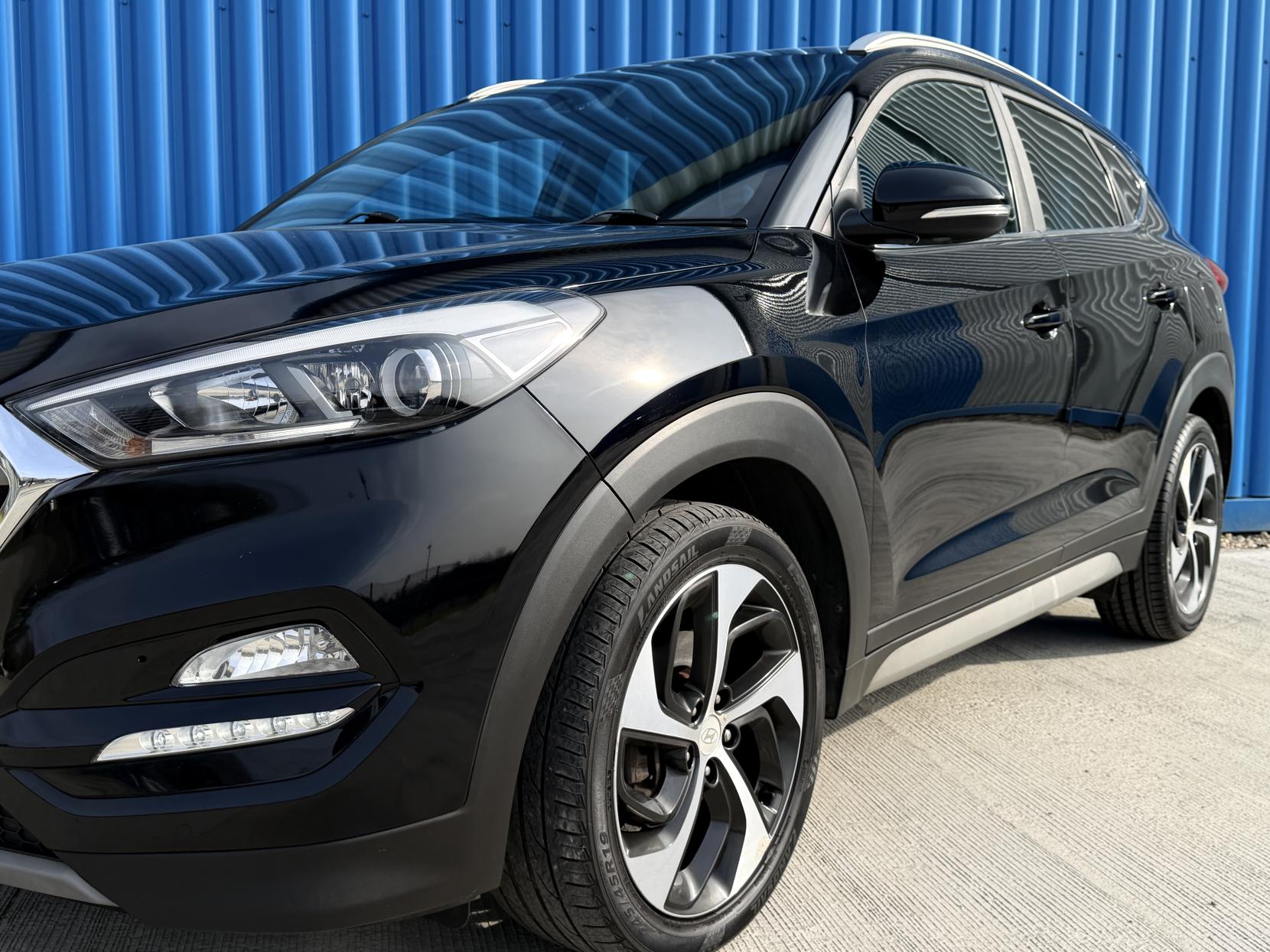 Hyundai TUCSON 1.7 CRDi Blue Drive Premium SUV 5dr Diesel DCT Euro 6 (s/s) (141 ps)