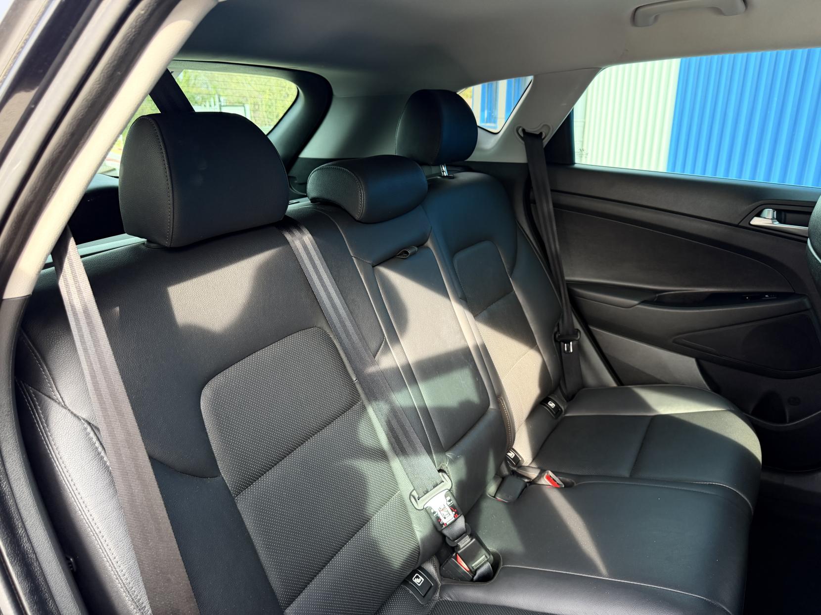 Hyundai TUCSON 1.7 CRDi Blue Drive Premium SUV 5dr Diesel DCT Euro 6 (s/s) (141 ps)