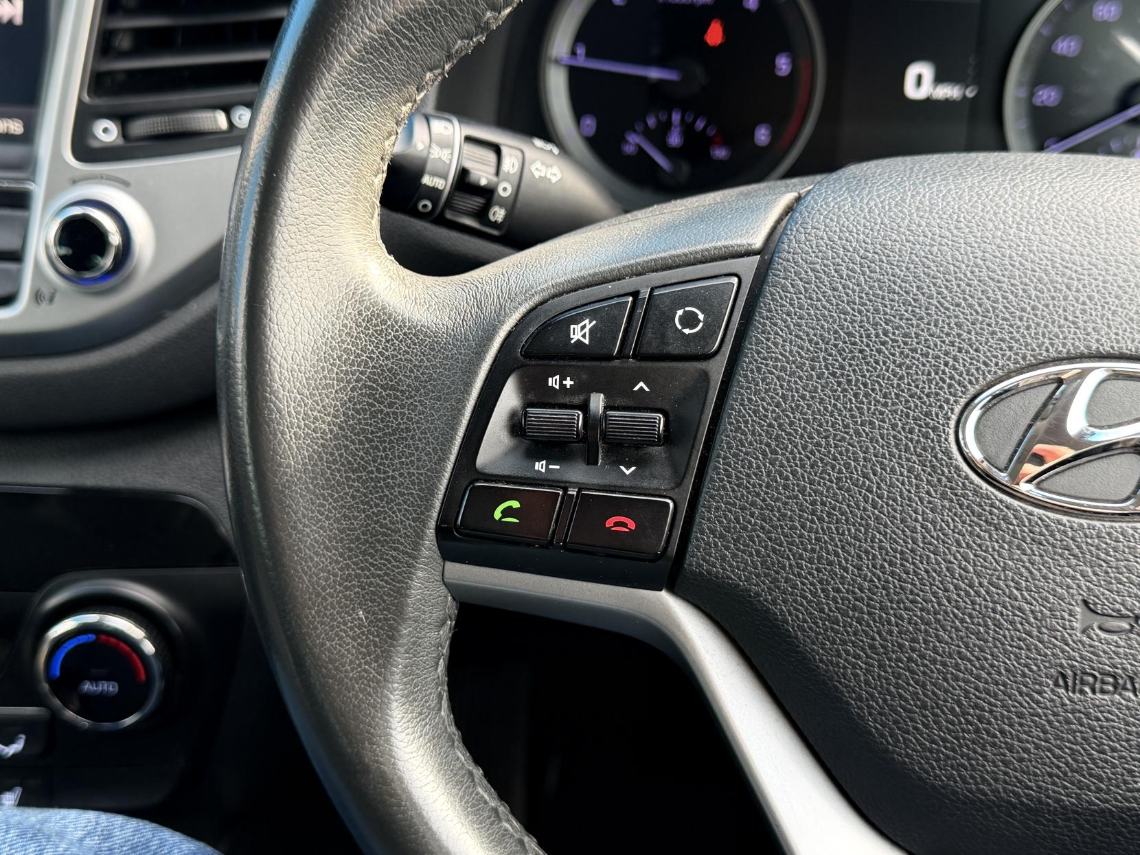 Hyundai TUCSON 1.7 CRDi Blue Drive Premium SUV 5dr Diesel DCT Euro 6 (s/s) (141 ps)