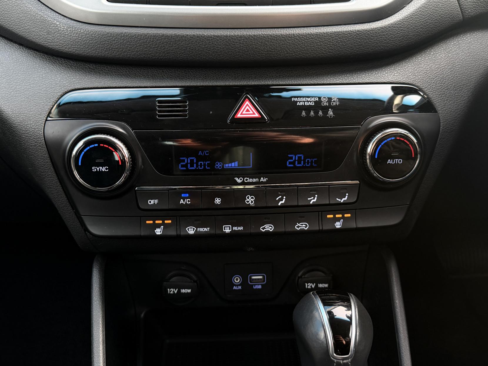 Hyundai TUCSON 1.7 CRDi Blue Drive Premium SUV 5dr Diesel DCT Euro 6 (s/s) (141 ps)