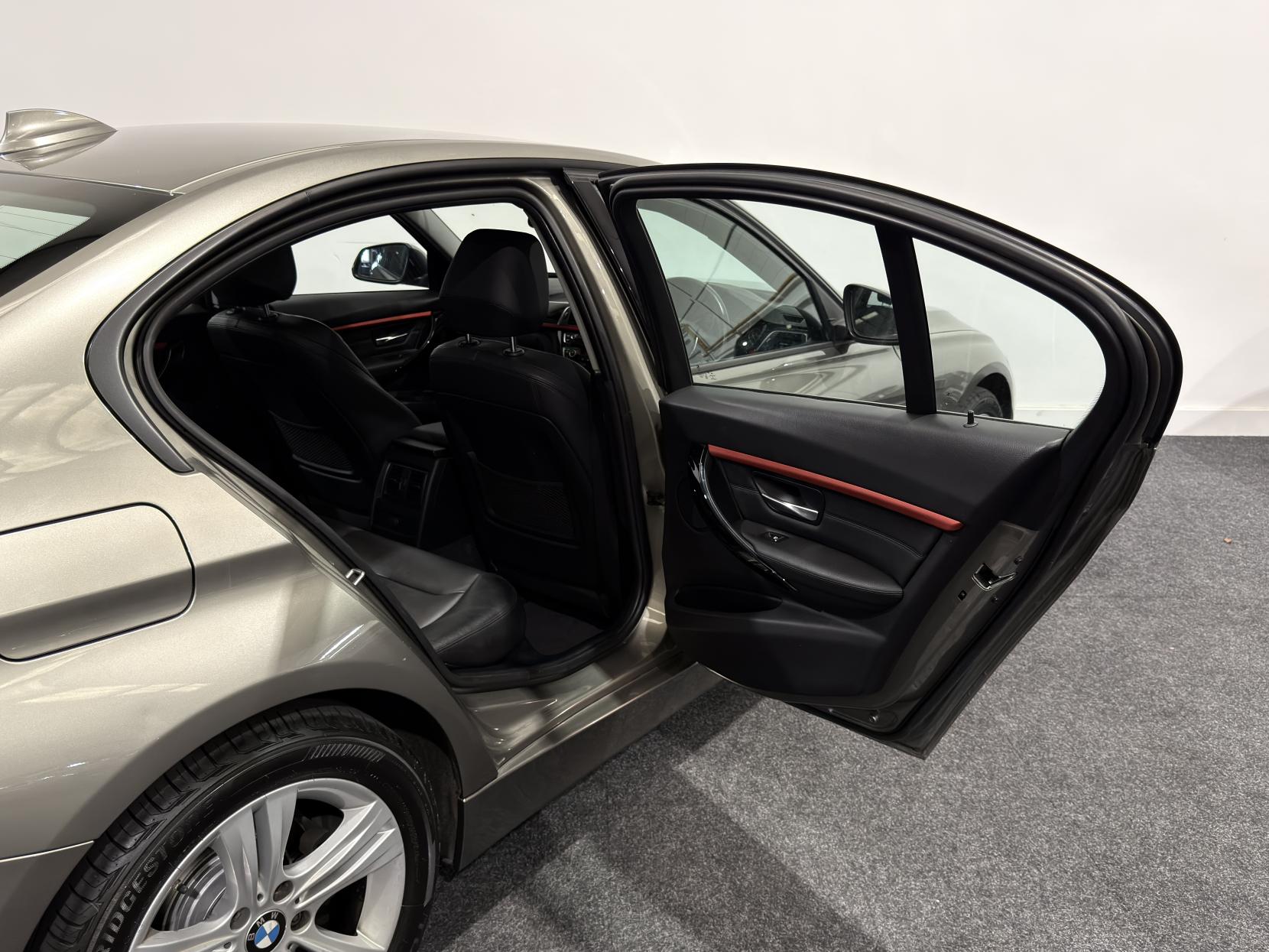 BMW 3 Series 1.5 318i Sport Saloon 4dr Petrol Manual Euro 6 (s/s) (136 ps)