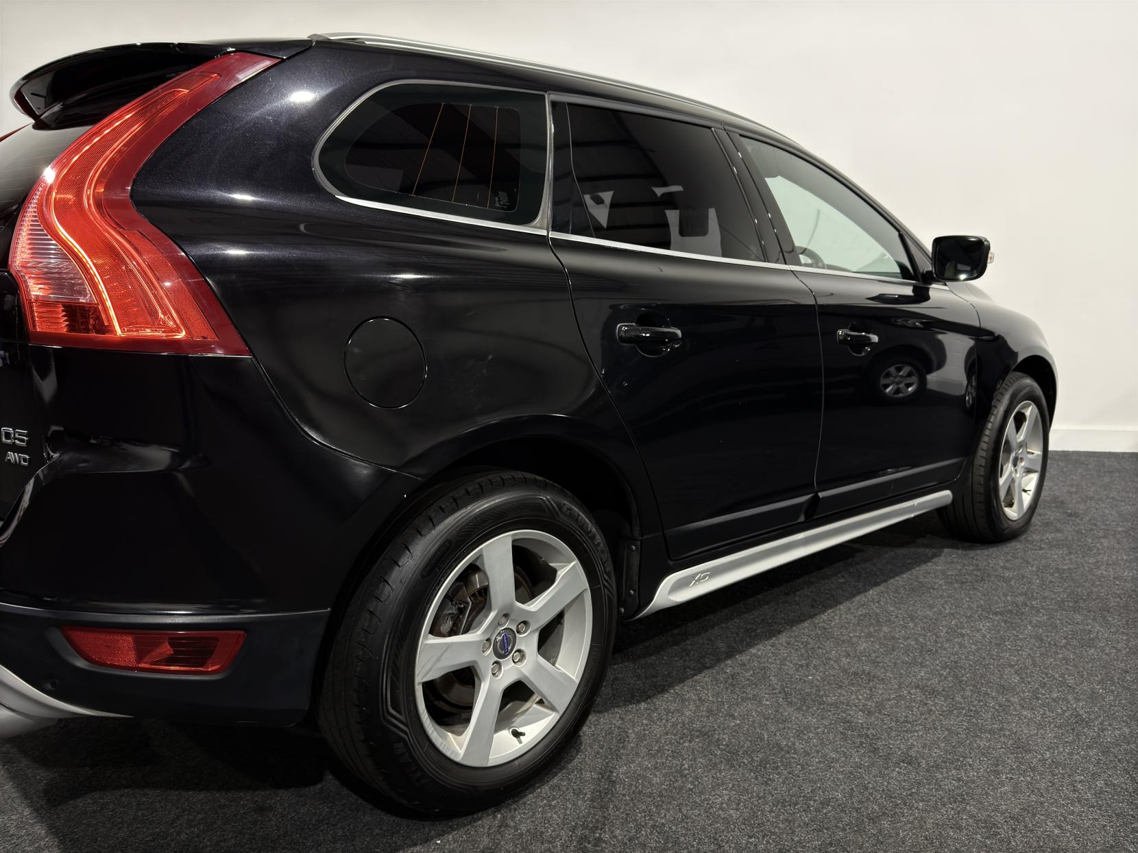 Volvo XC60 2.4 D5 R-Design SUV 5dr Diesel Geartronic AWD Euro 5 (215 ps)