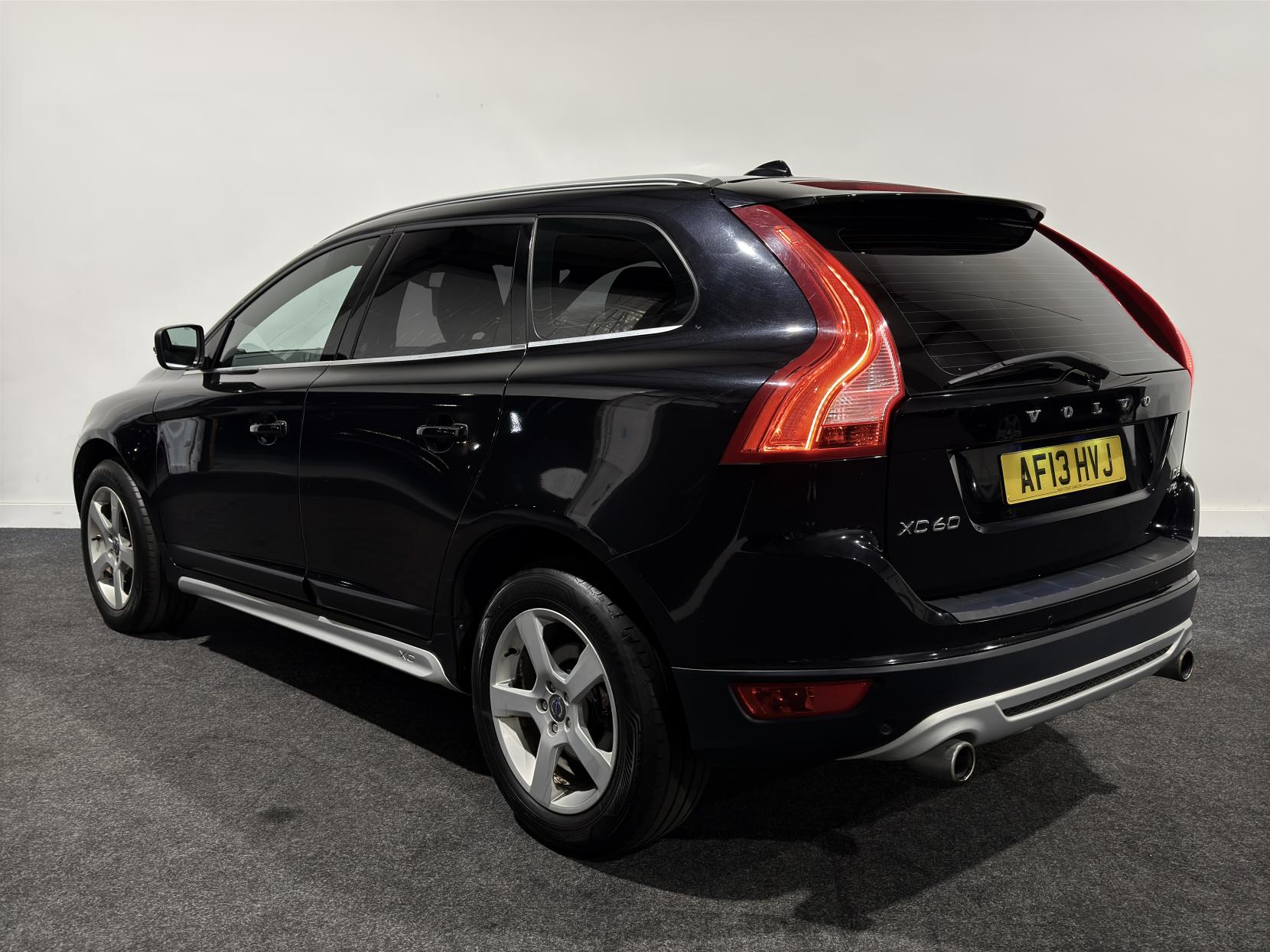 Volvo XC60 2.4 D5 R-Design SUV 5dr Diesel Geartronic AWD Euro 5 (215 ps)