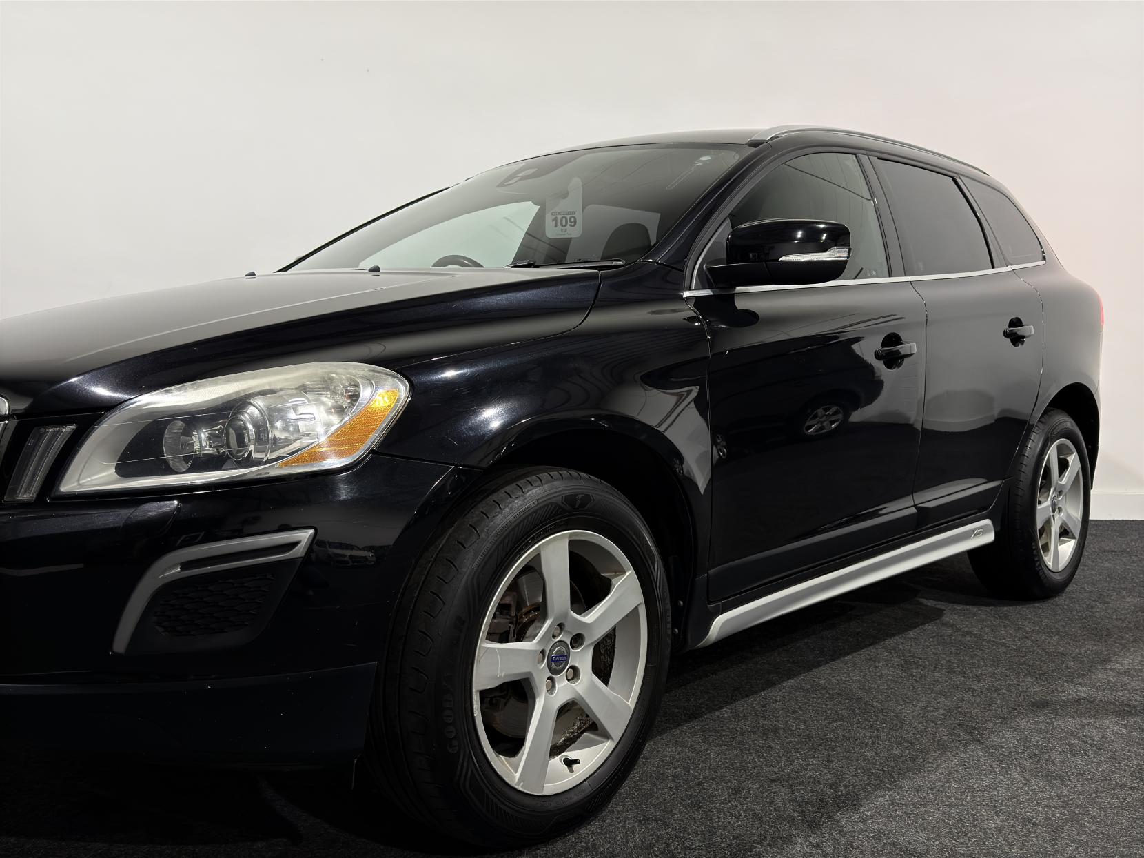 Volvo XC60 2.4 D5 R-Design SUV 5dr Diesel Geartronic AWD Euro 5 (215 ps)