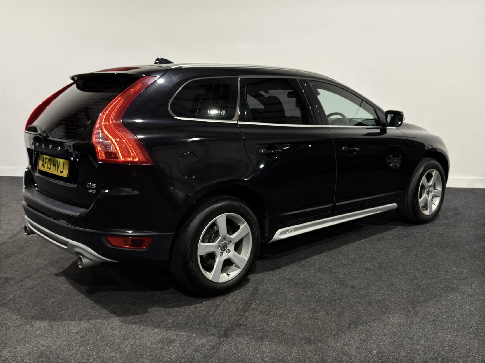 Volvo XC60 2.4 D5 R-Design SUV 5dr Diesel Geartronic AWD Euro 5 (215 ps)