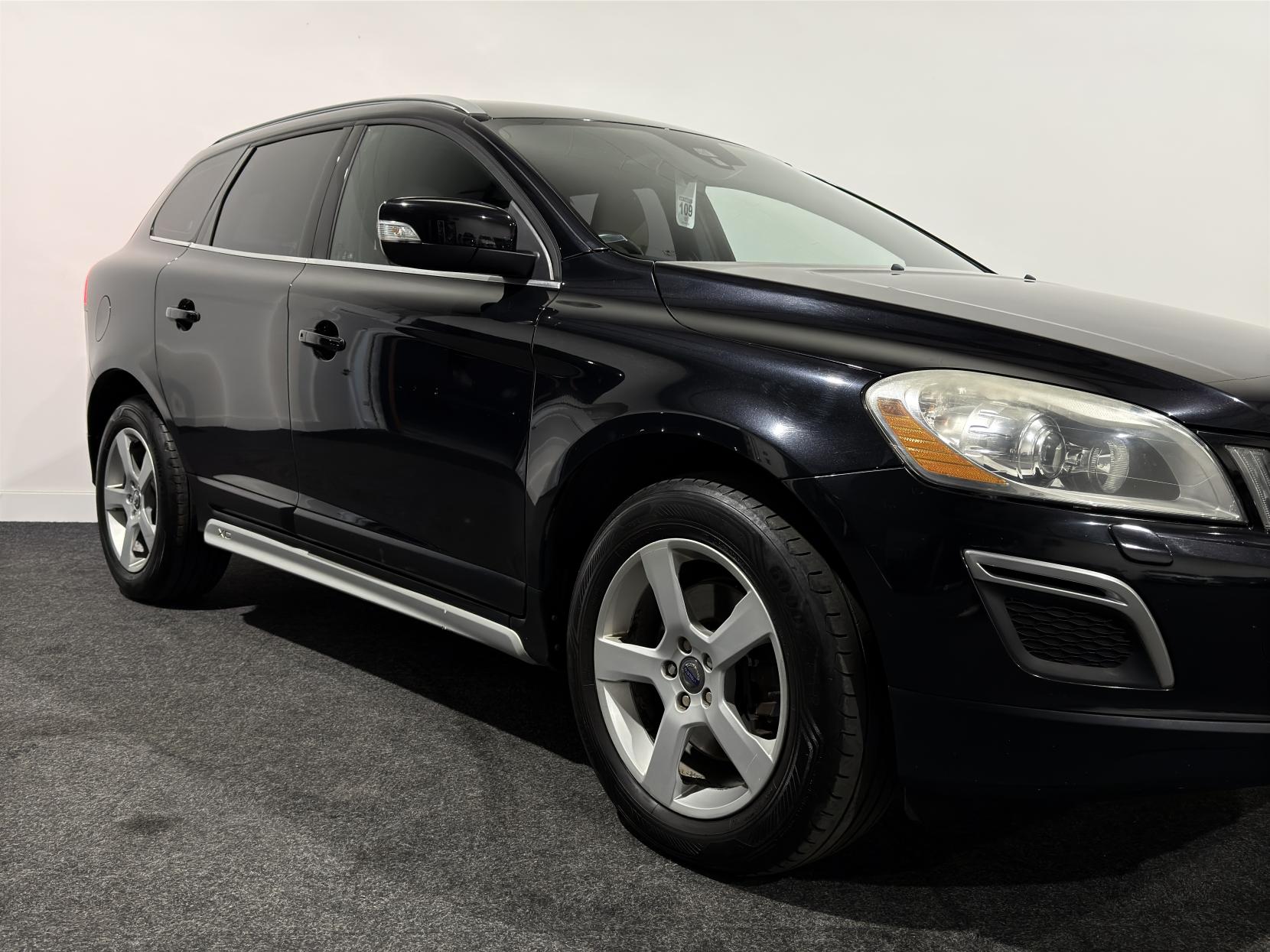 Volvo XC60 2.4 D5 R-Design SUV 5dr Diesel Geartronic AWD Euro 5 (215 ps)