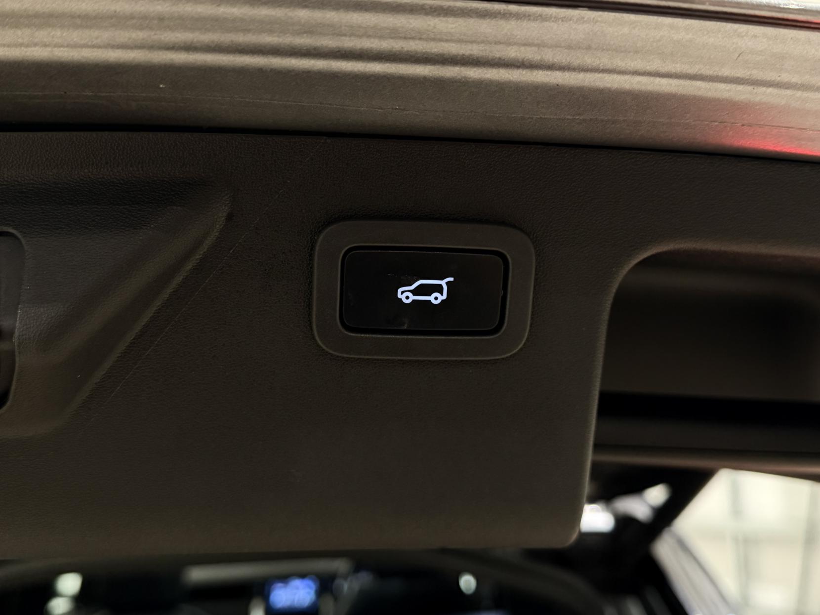 Land Rover Discovery Sport 2.0 TD4 HSE Black SUV 5dr Diesel Auto 4WD Euro 6 (s/s) (180 ps)